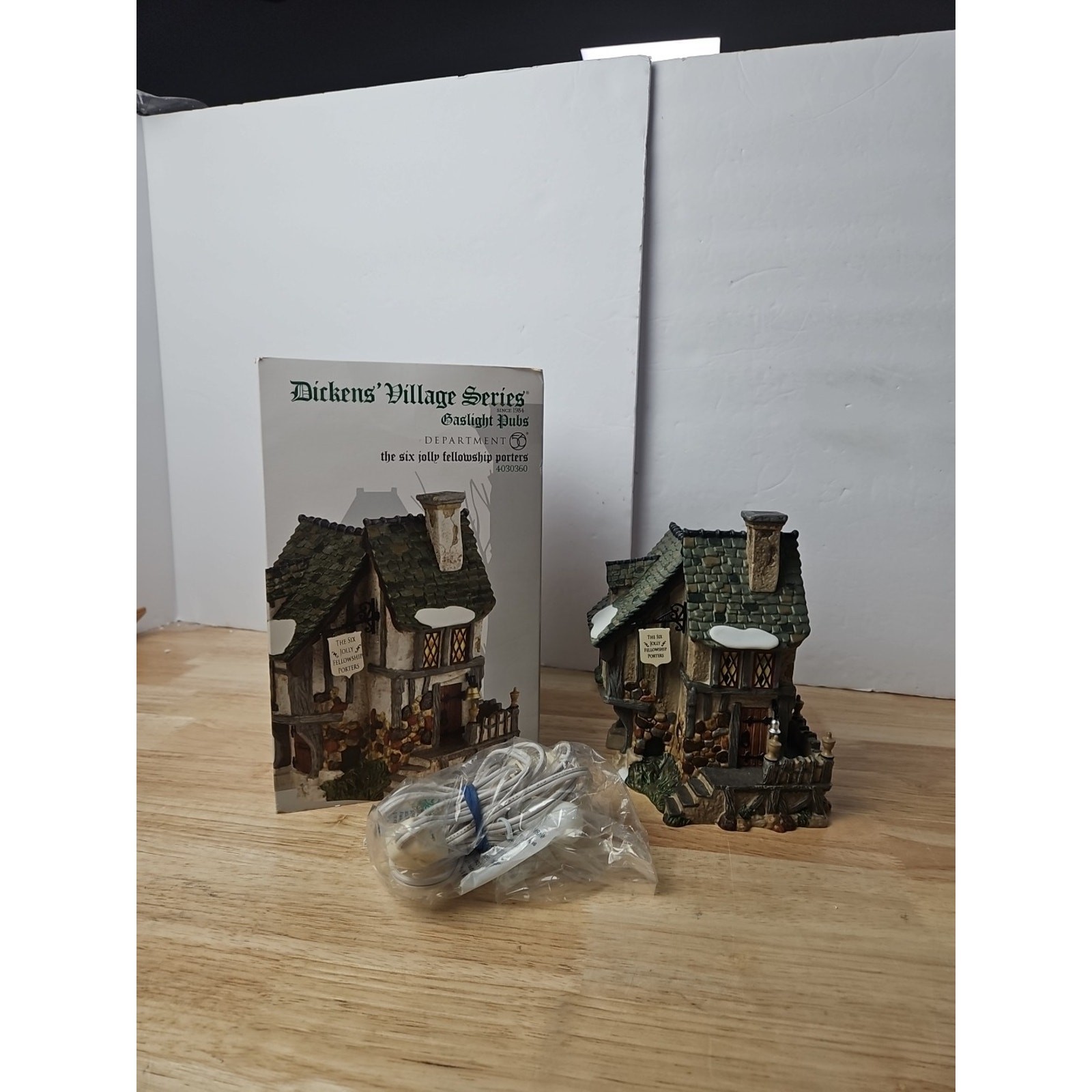 Department 56 “The Six Jolly Fellowship Porters” #4030360 Dickens Village