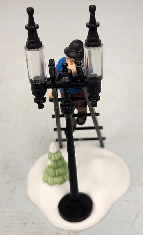 DEPT 56 HERITAGE VILLAGE COLLECTION 55778 LAMPLIGHTER ACCESSORY SET EXCELLENT W3