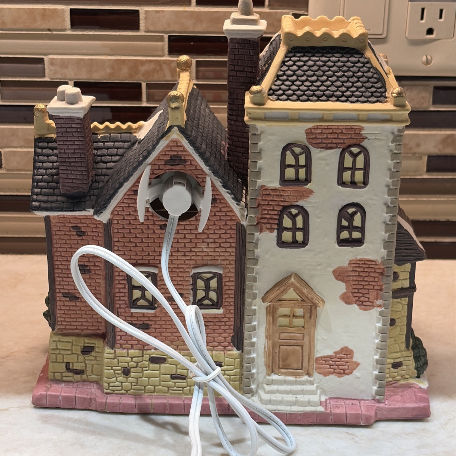 VTG Christmas Village House Restaurant & Bakery Lighted People in Windows RARE