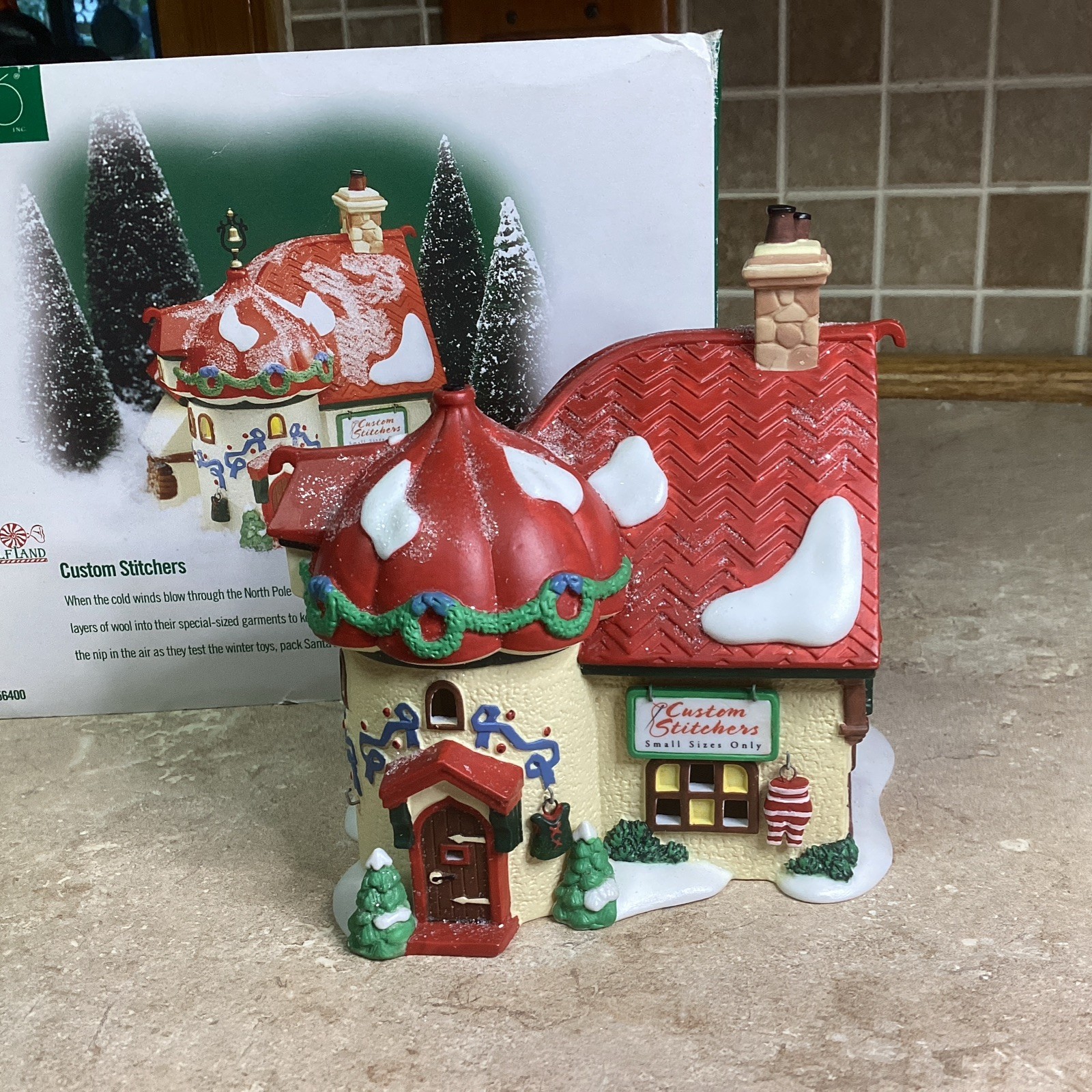 Department 56 North Pole Series ” Custom Stitchers “ W/ Box + Light-EUC