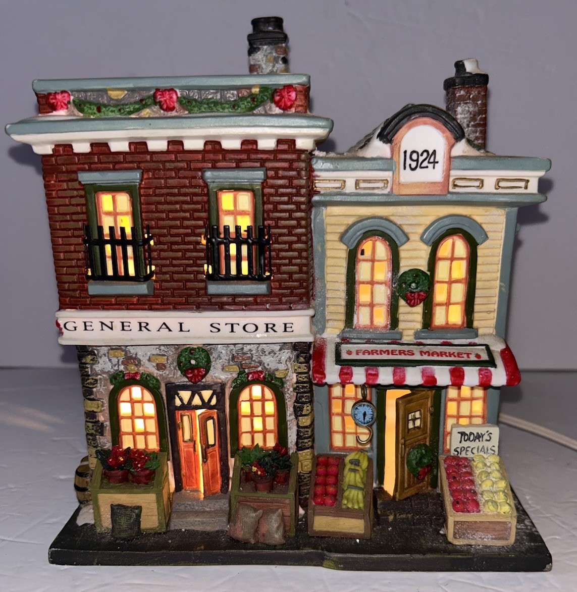 St. Nicholas Square Village Vintage 2000 General Store Farmers Market Lighted