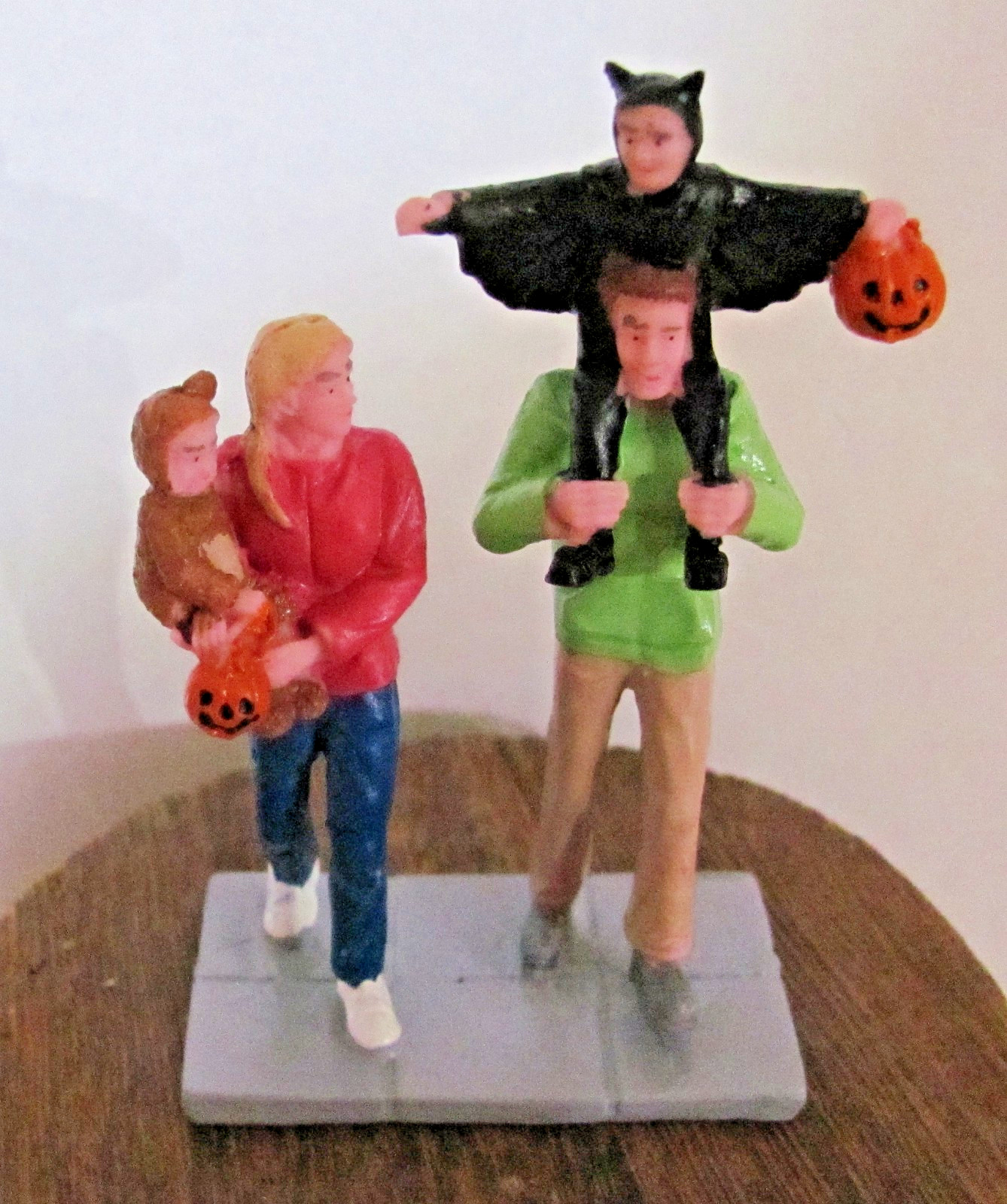 Lemax Spooky Town Figurine – Neighborhood Trick-Or-Treaters #52510