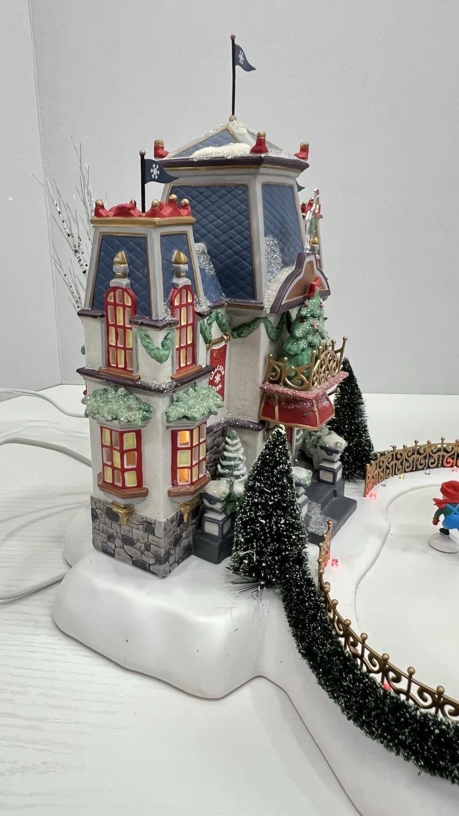 Dept 56 North Pole Series”Glacier Park Pavilion” Holiday Gift Set Please Read !