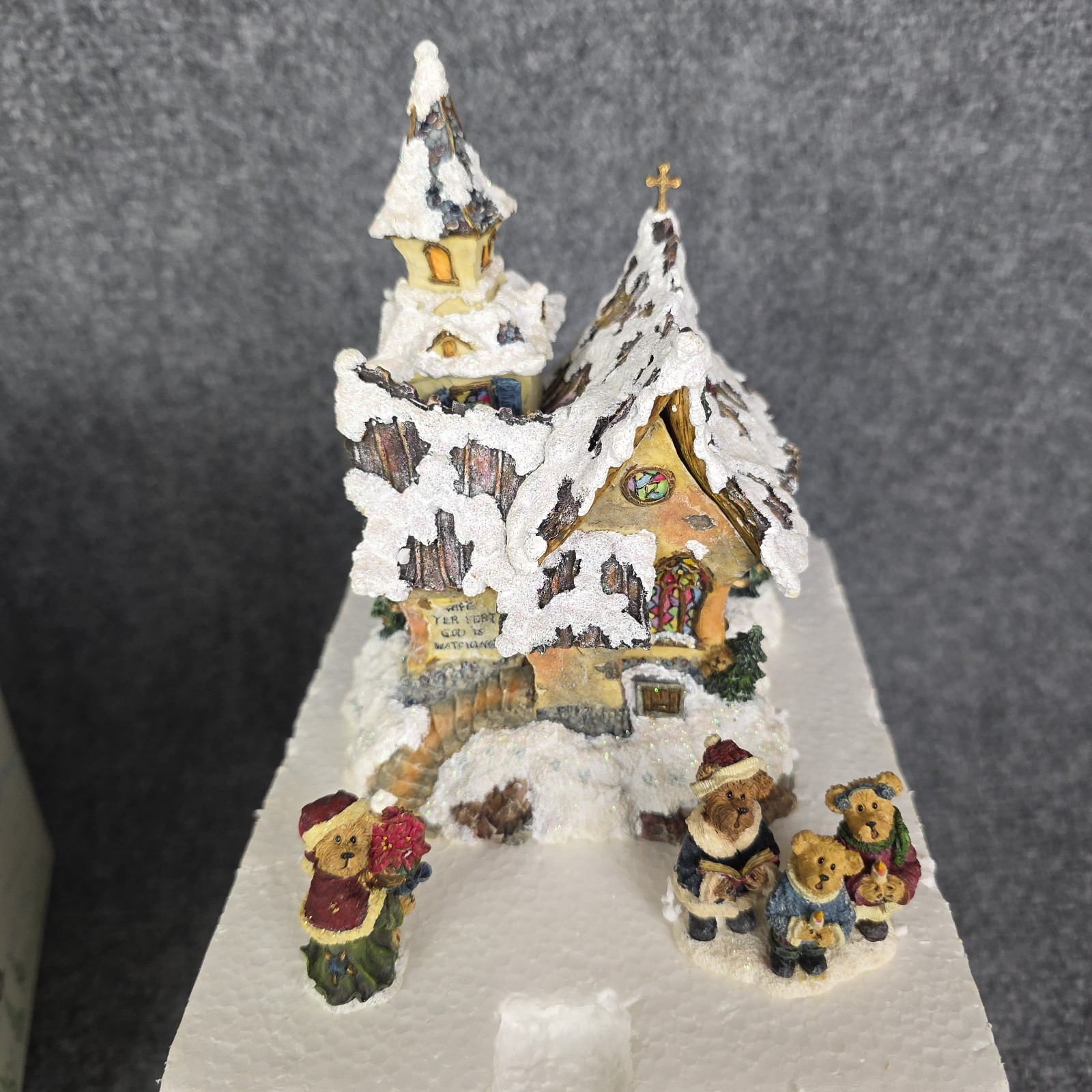 Boyds St Nicholas Chapel Village w Bear Carolers & Figures Lot Xmas w Box & COA