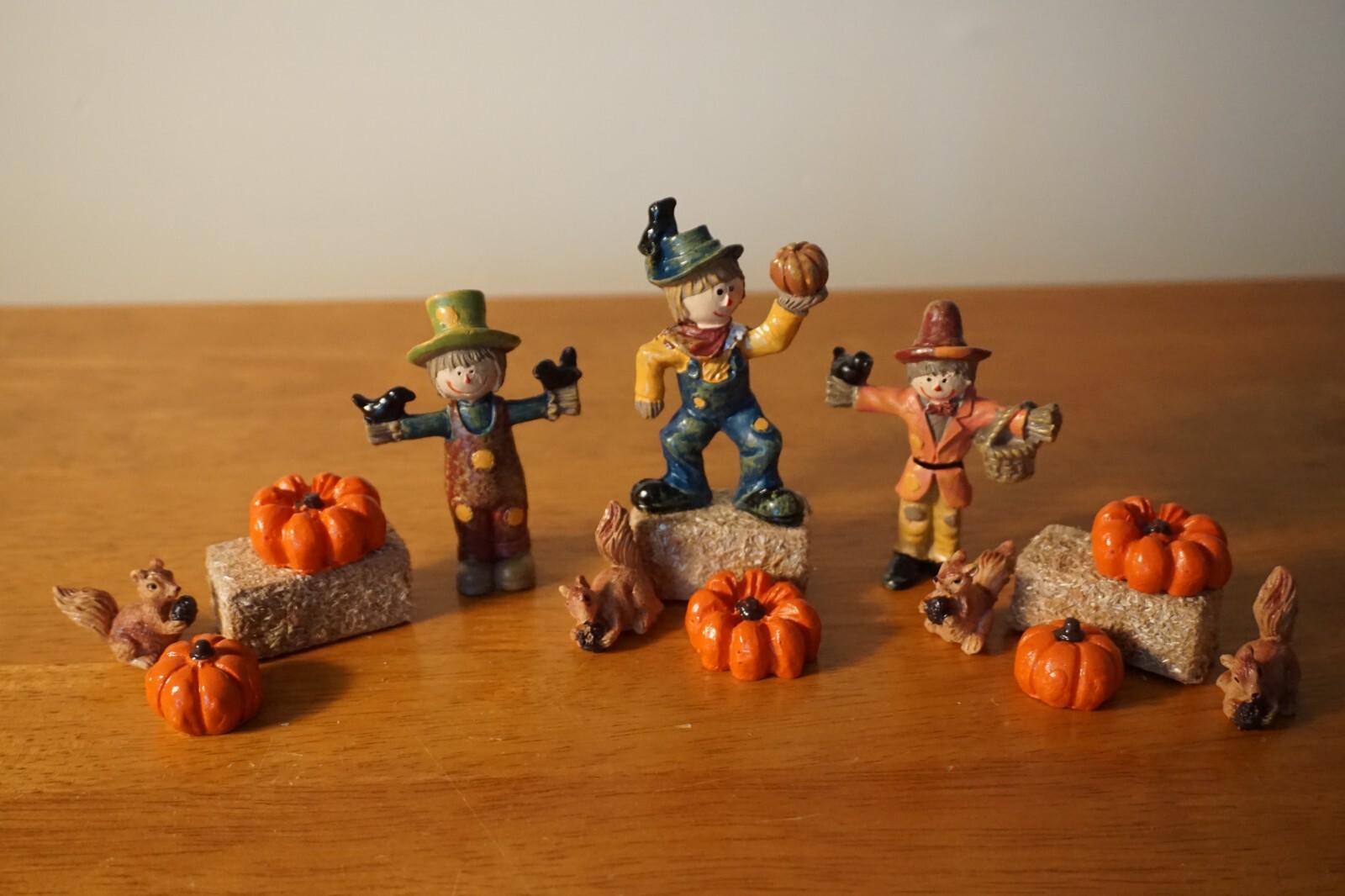 Scarecrow Pumpkin Mini Hay Bales Halloween Fall Village Accessories Decor