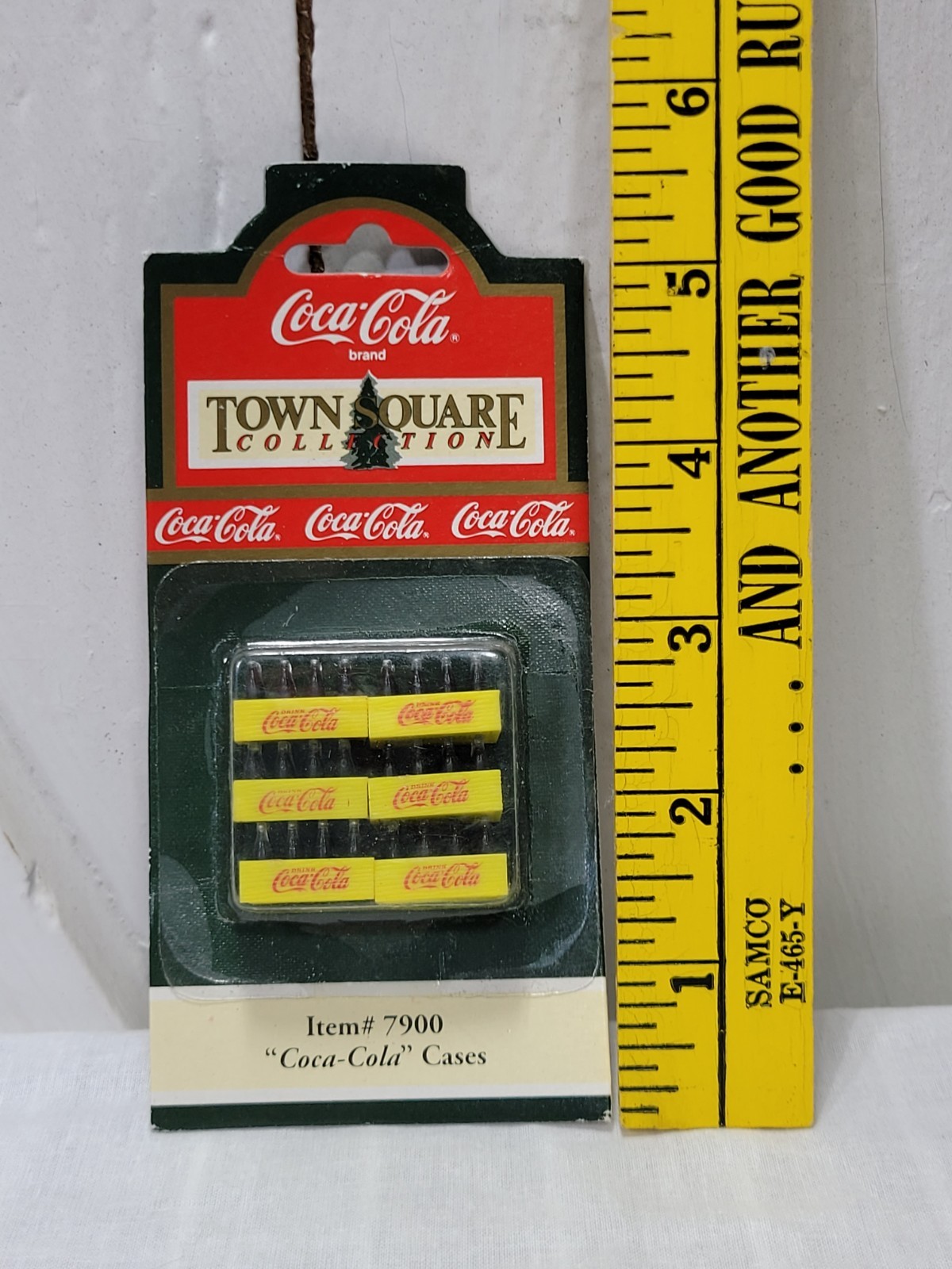 Cola-Cola Town Square Collection Accessories – 1992 Yellow Miniature Crate NEW