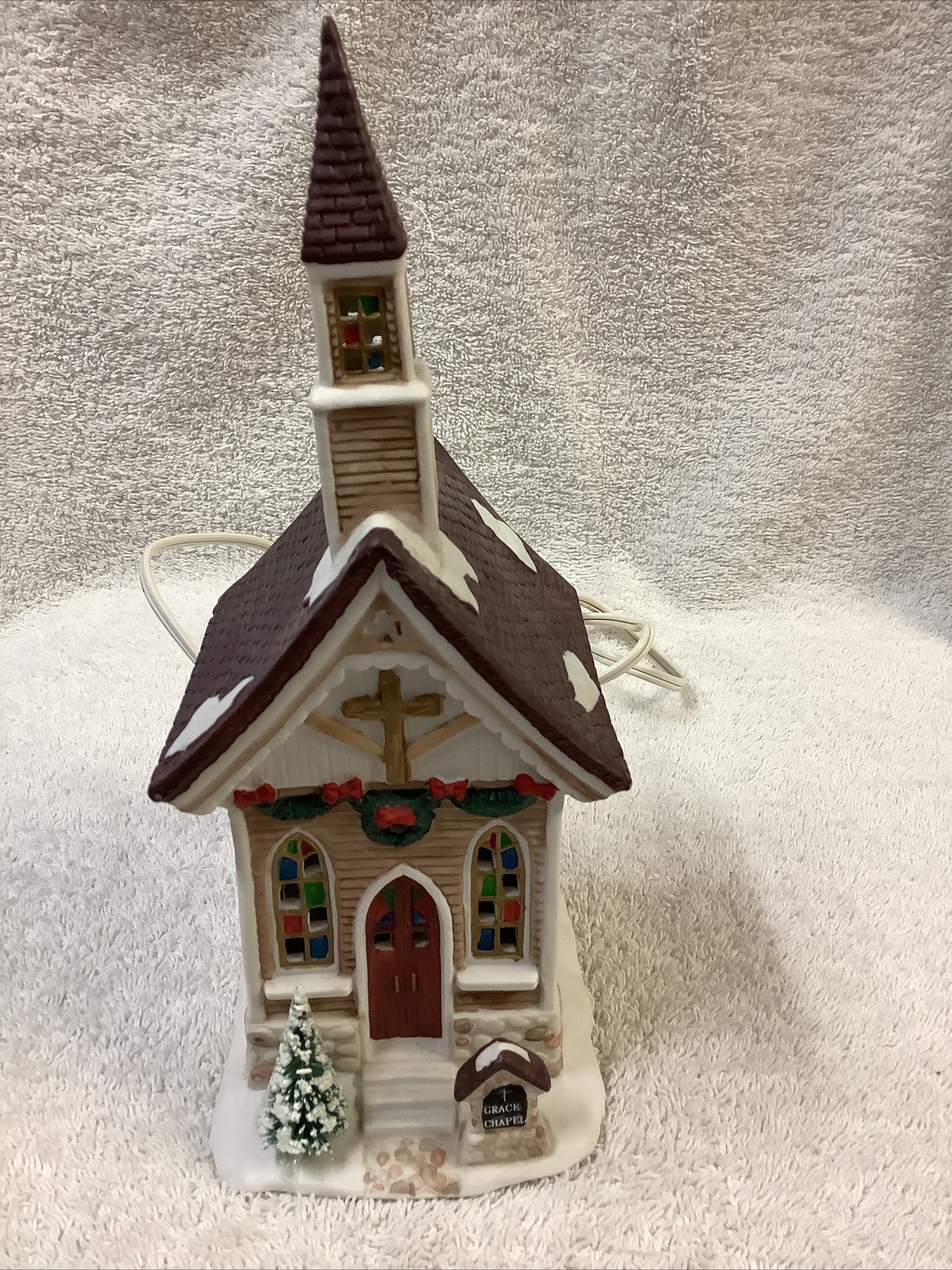 1993 LIGHTED CHURCH CHRISTMAS VALLEY PORCELAIN VILLAGE GRACE CHAPEL 10 IN