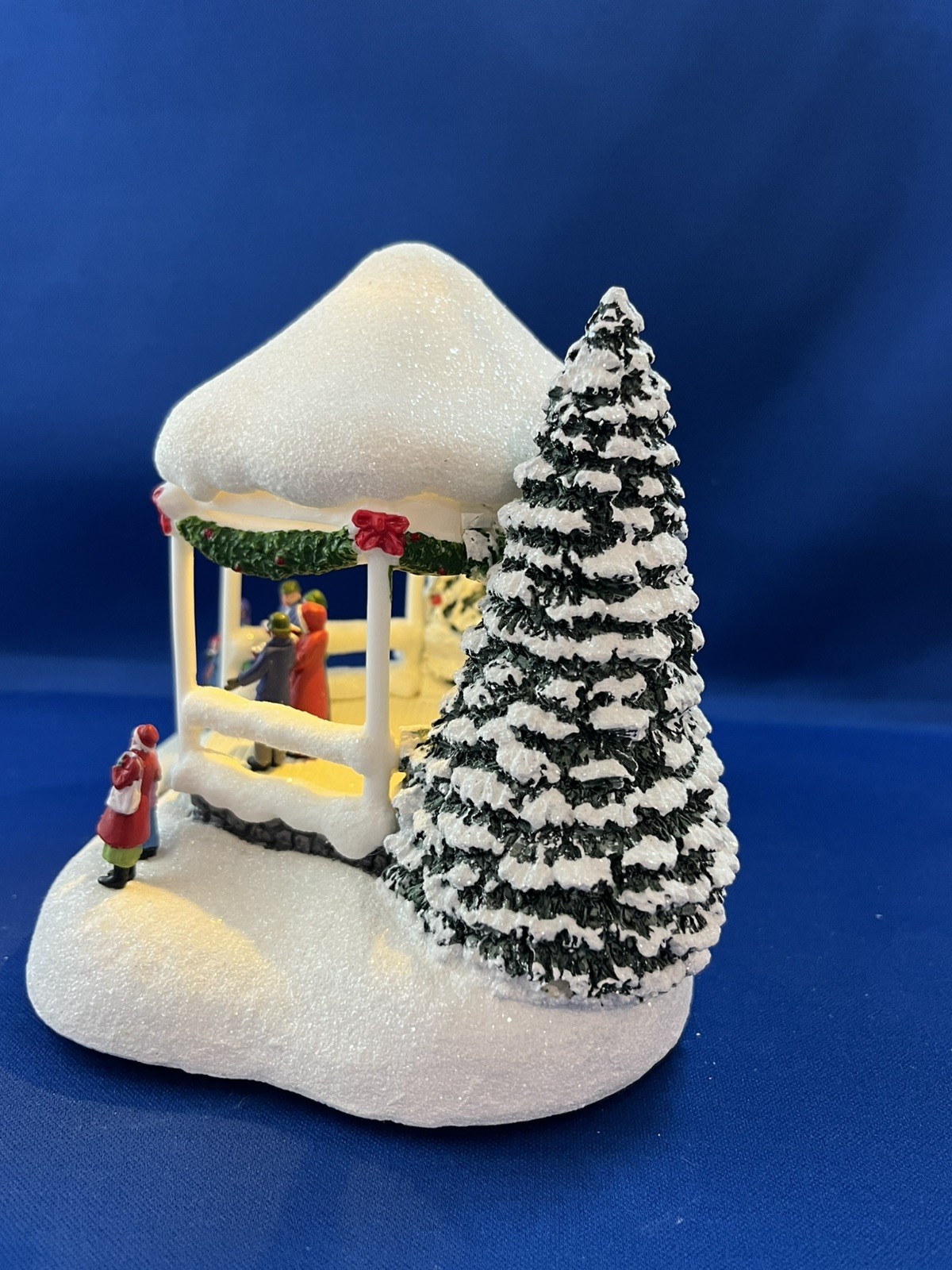 Thomas Kinkade Teleflora 2023 Sweet Sounds Of Christmas Lighted Carolers Gazebo