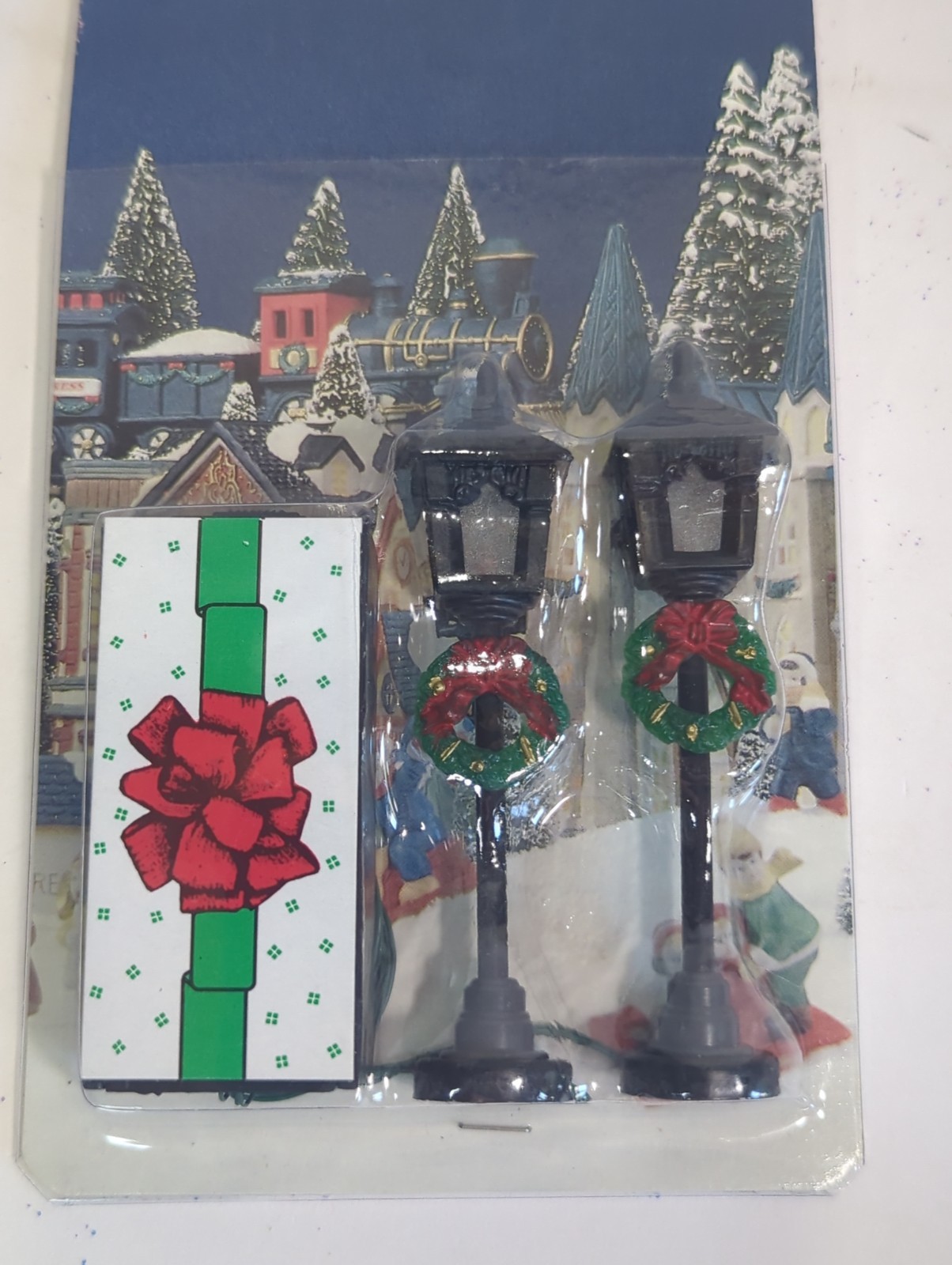 NOS Holiday Expressions Street Lamp Post Chrristmas Village D5