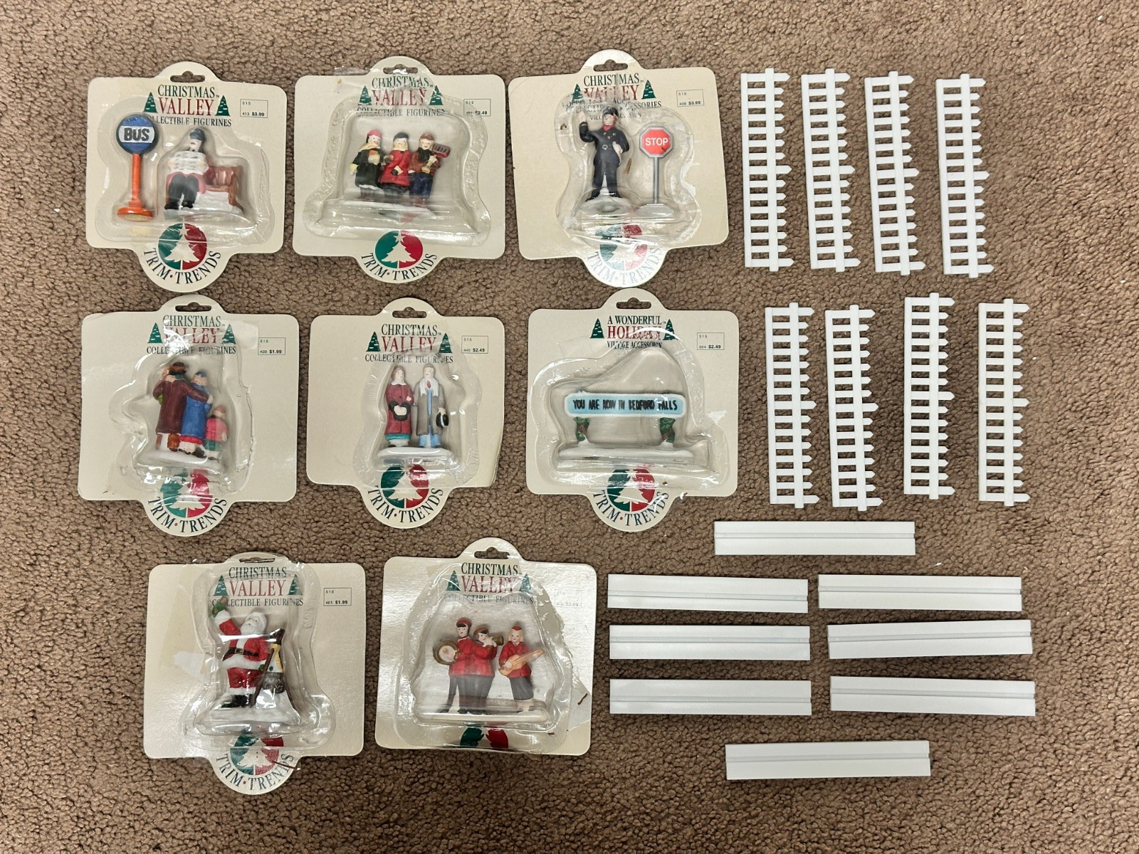 Trim Trends Christmas Valley Collectible FIgurine Lot Of 8 W/ Fence