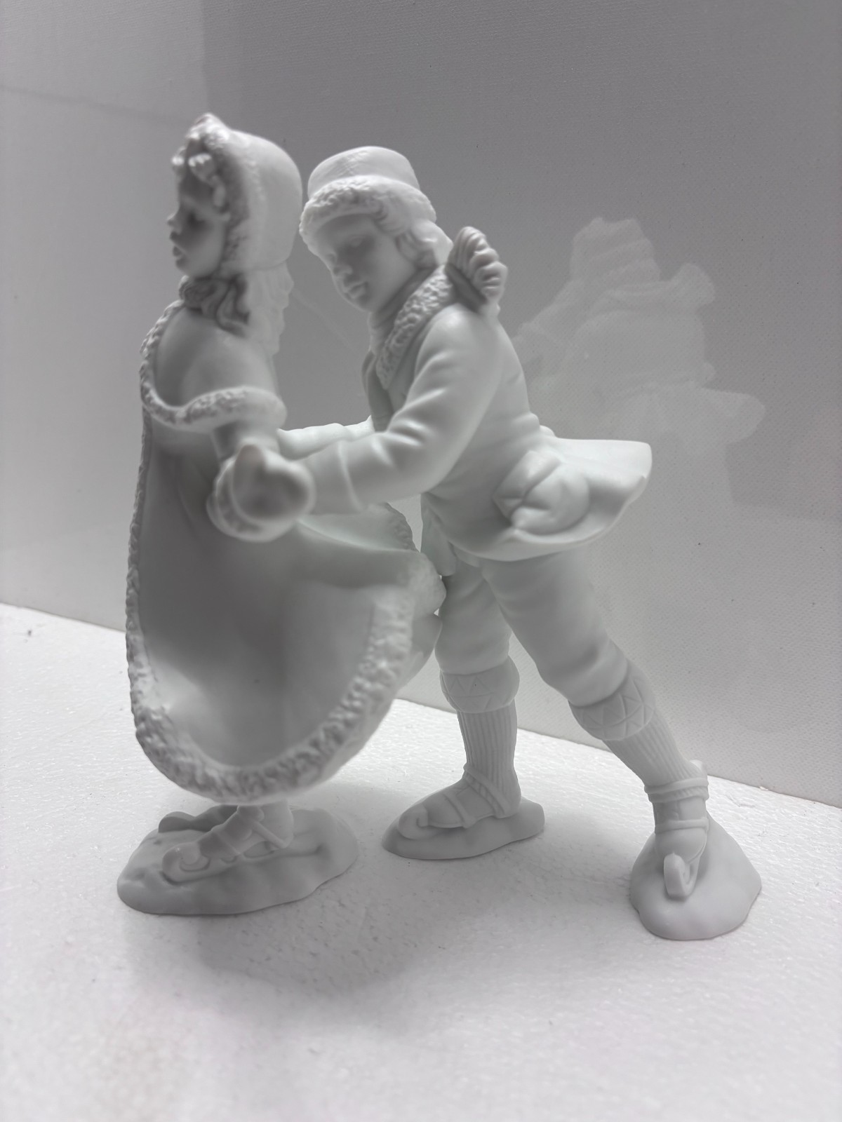 Dept 56 – Winter Silhouette – # 78530 Skaters Waltz- 2 piece set, perfect cond.