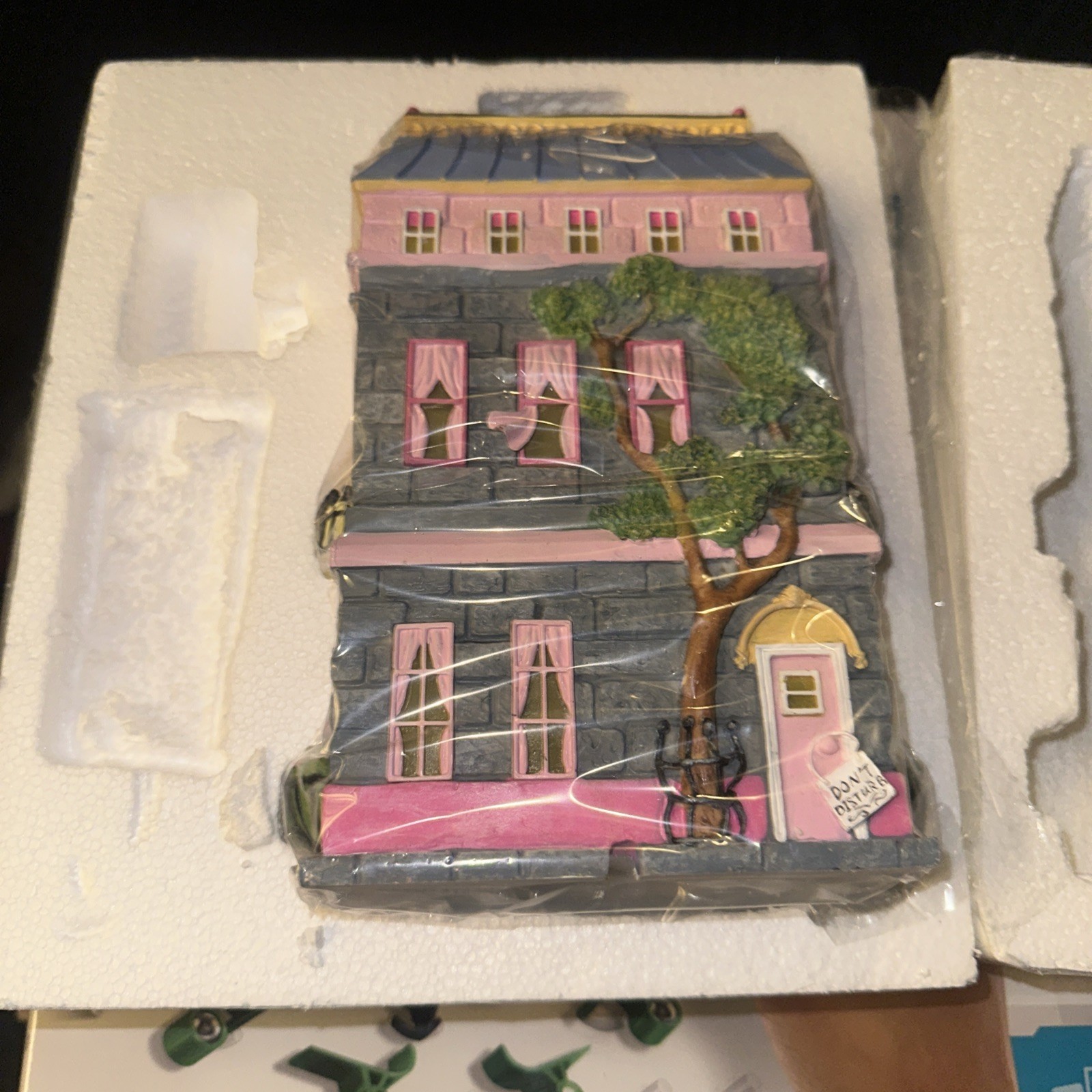 Dept 56 ELOISE AT HOME 2001 Storybook Village Collection #13230 Lighted House
