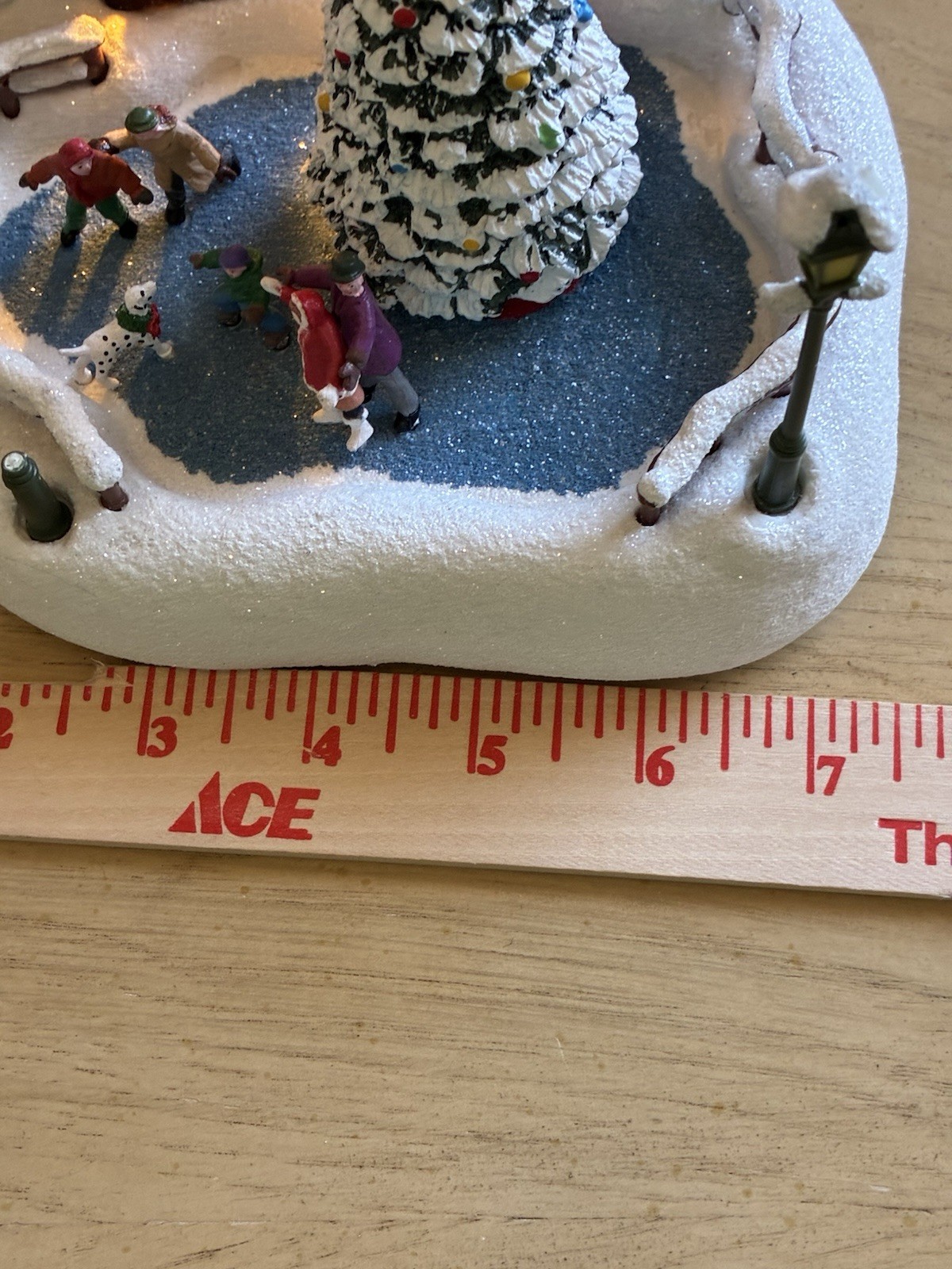 Thomas Kinkade Lighted Christmas Village Ice Skaters Winter Snow What Fun 2024