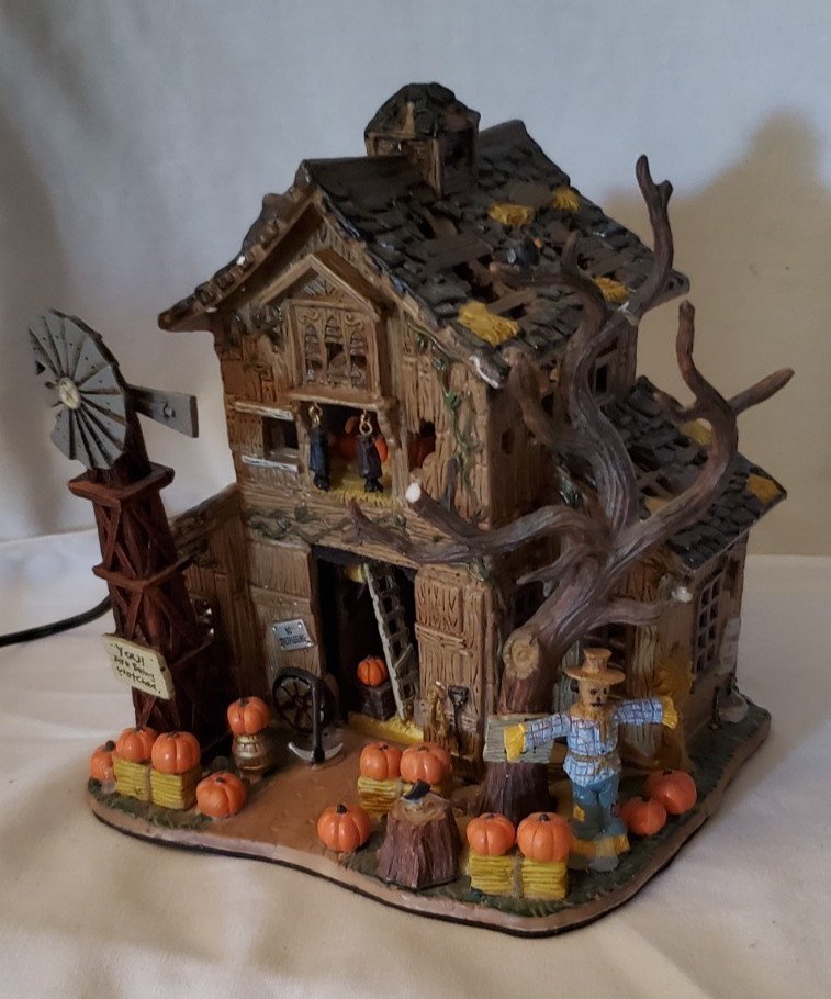 Lemax Spooky Town Collection Creepy Barn Exterior Lighted Building 2005 (Damage)