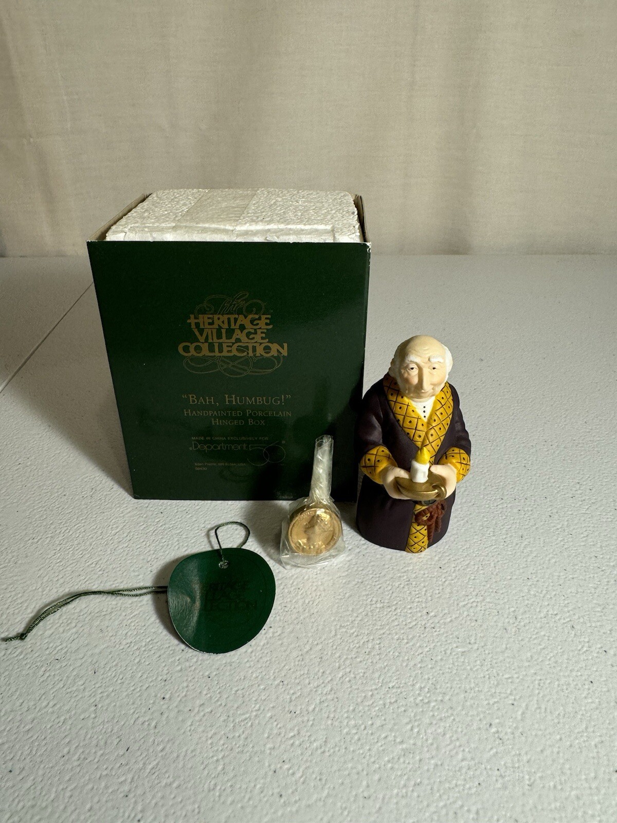 DEPT 56 HERITAGE VILLAGE “BAH, HUMBUG!” HINGED BOX WITH COIN #58430 WITH BOX