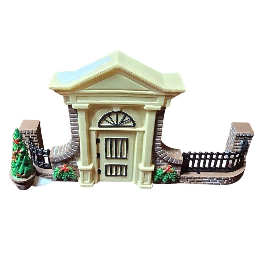 “OLDE WORLD ANTIQUE GATE” Disney Parks Village Series Department 56 MINT!