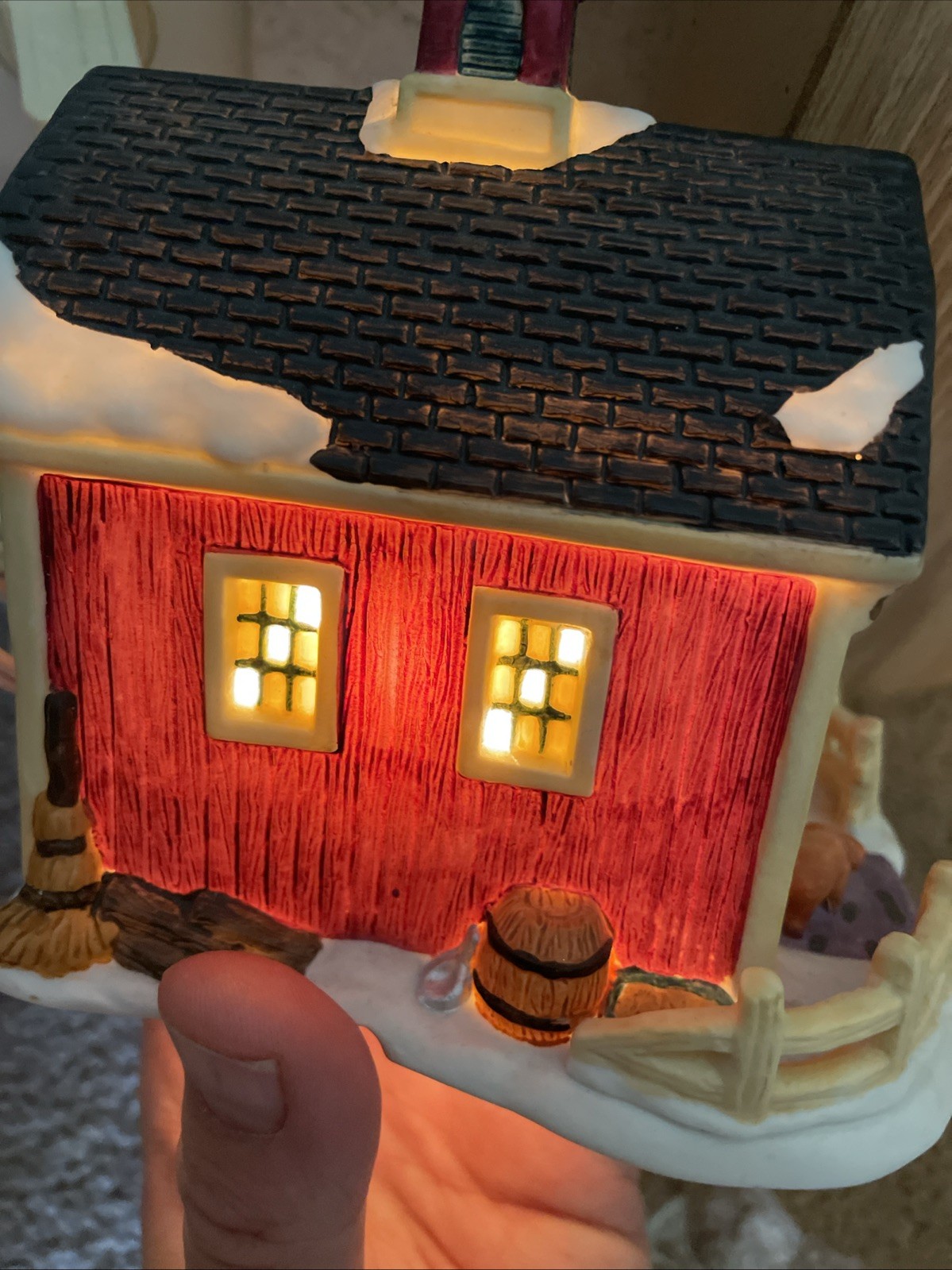 Old Fashioned Christmas LIGHTED RED BARN VINTAGE 1998 VILLAGE CERAMIC