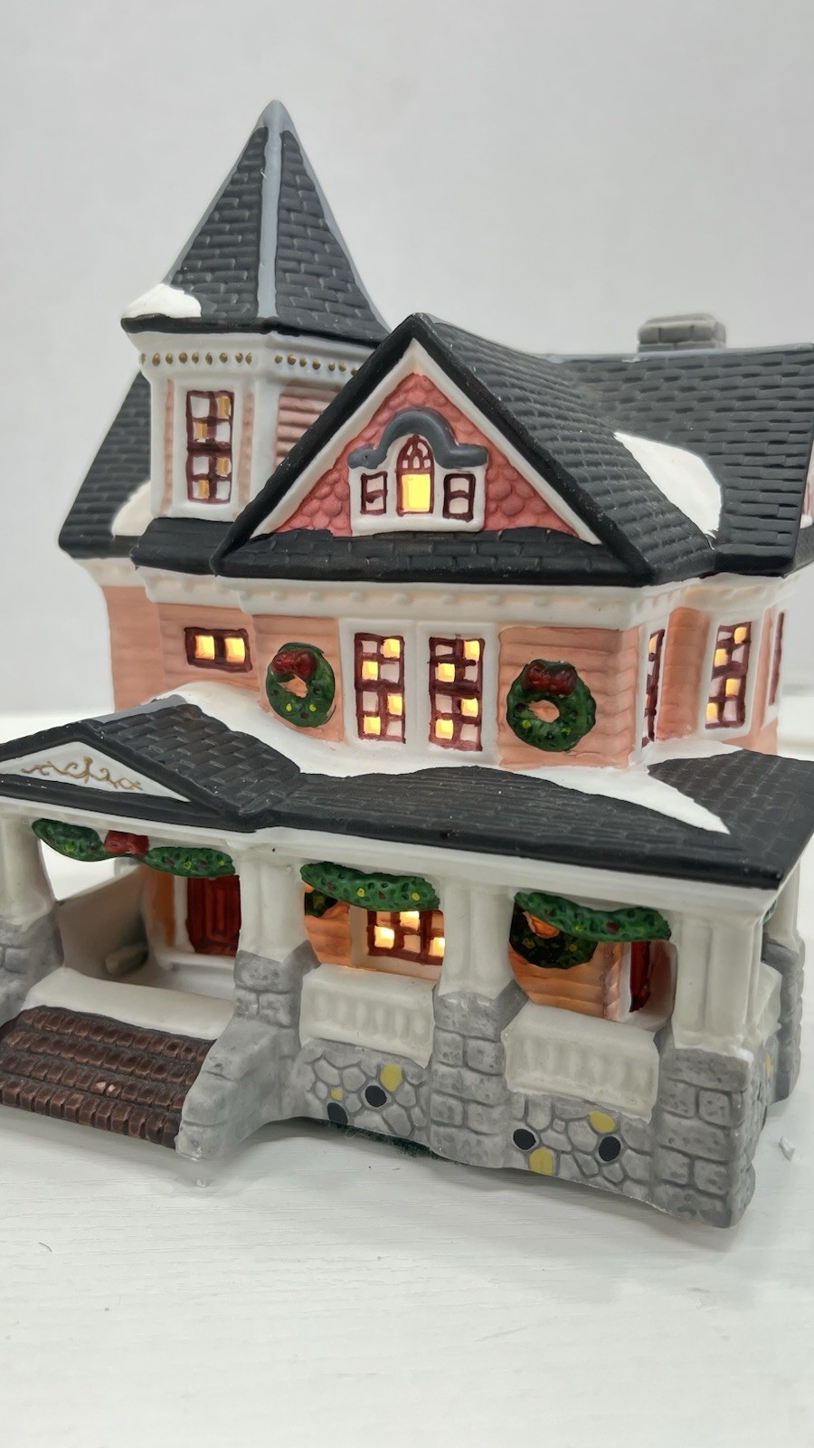 Heartland Valley Village “ Pink Victorian” Lighted House 1998 Excellent W/Box