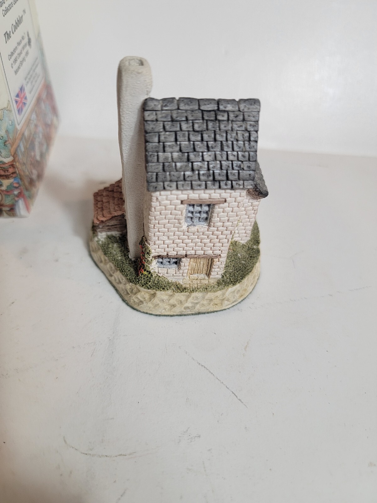 David Winter Cottages The Cobbler 302 The Collectors Guild Collection 1990 VTG