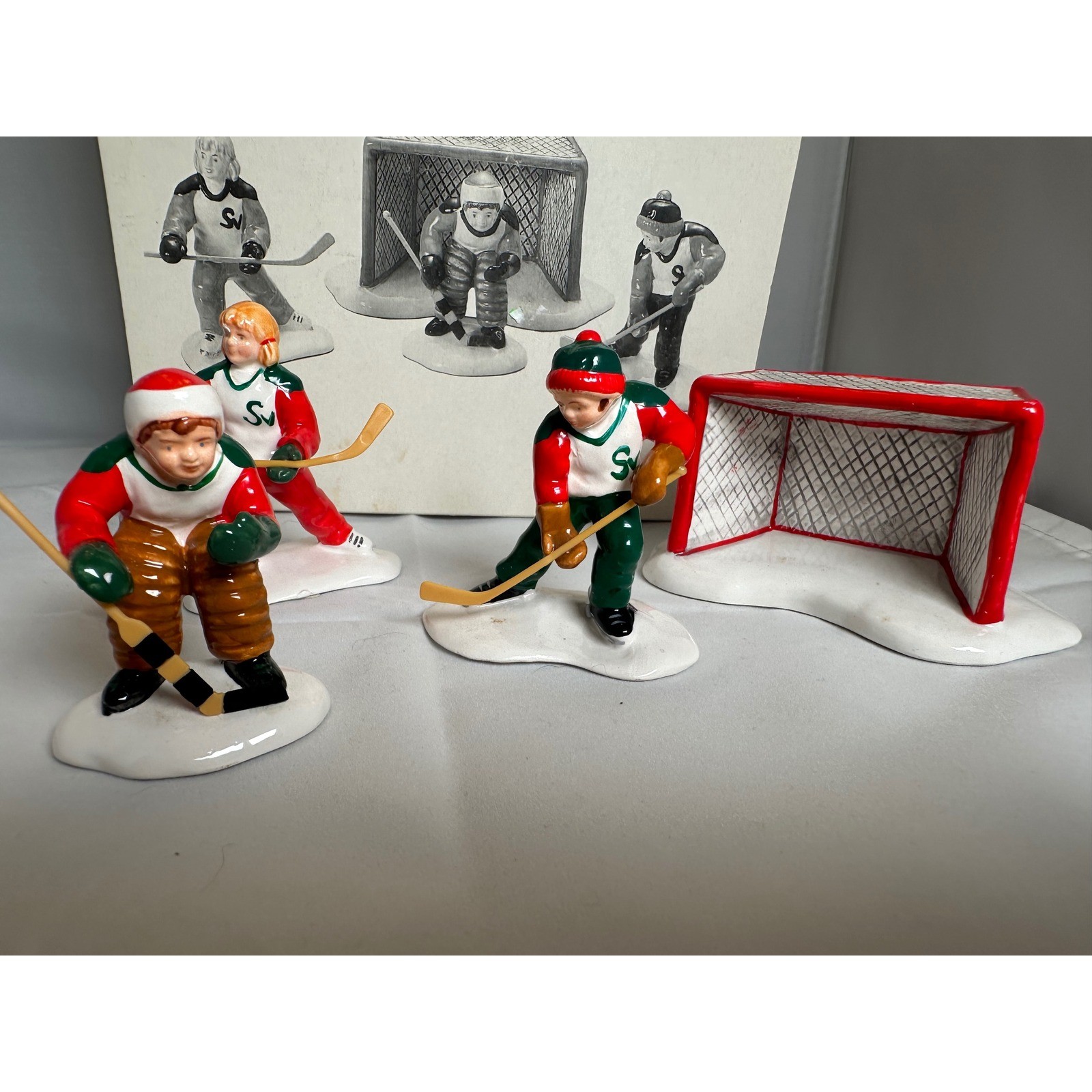Dept 56 Snow Village Cold Weather Sports Hockey Players Set of 4 5410-0 Vintage
