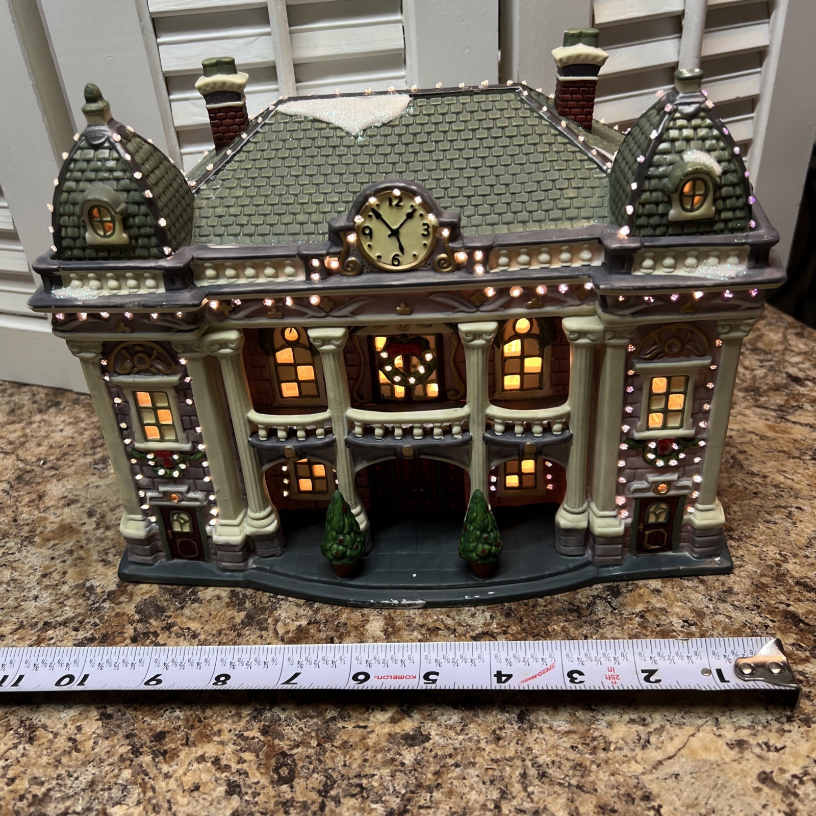 Heartland valley Village two-story Xmas vintage building LED house Victorian