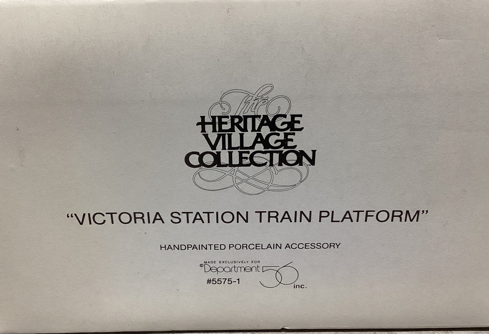 Dept 56 “Victoria Station Train Platform” Heritage Village 5575-1