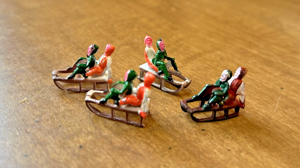 22 VINTAGE MINIATURE VILLAGE PEOPLE FIGURES – WINTER SKATING SLEDDING – DIORAMA