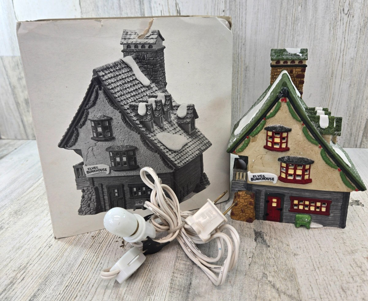 Department 56 Heritage Village Elf Bunkhouse North Pole Series 1990