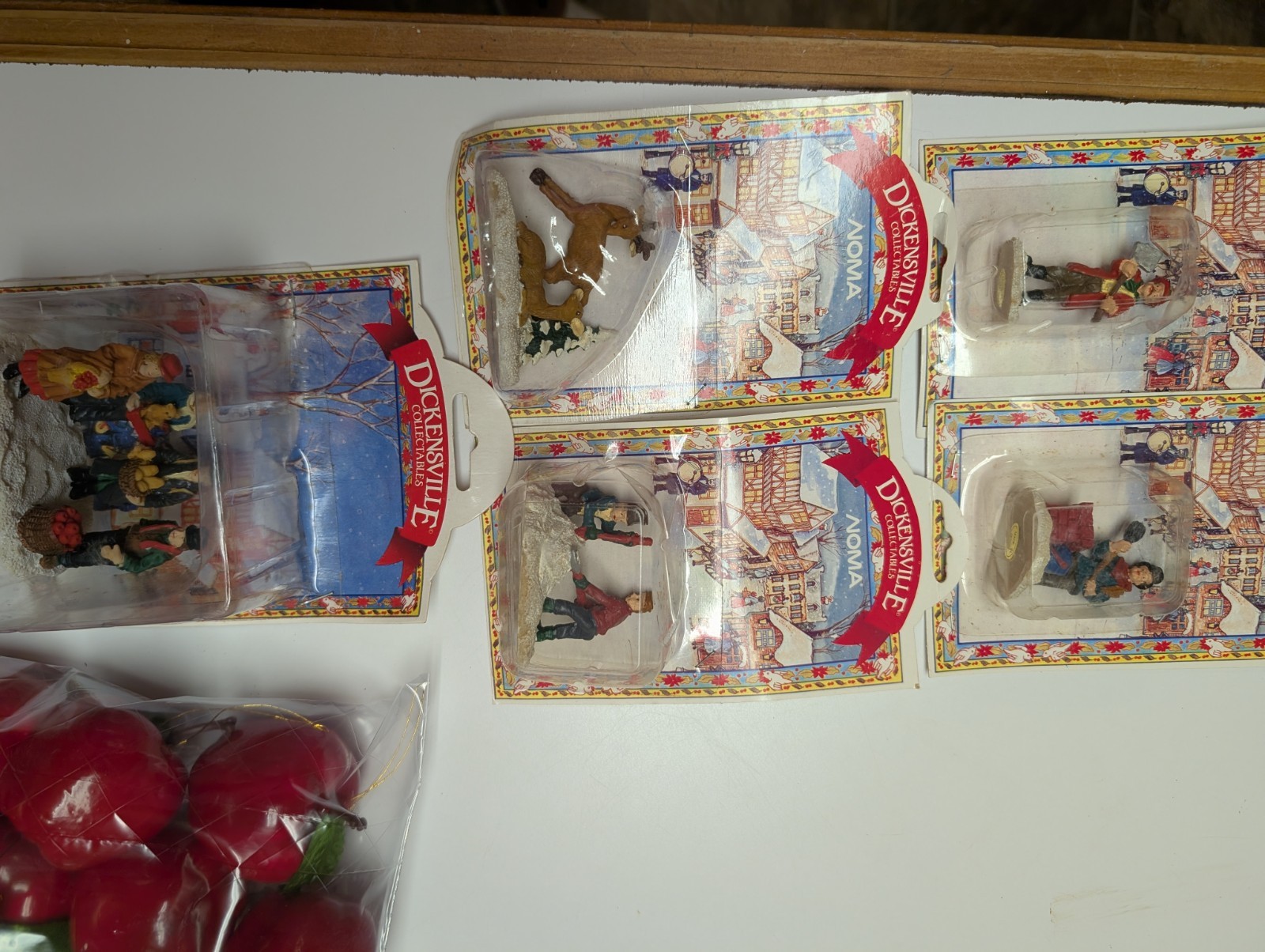 Vintage Noma Dickensville Village Figurine Accessories Lot Of 7 Christmas NOS