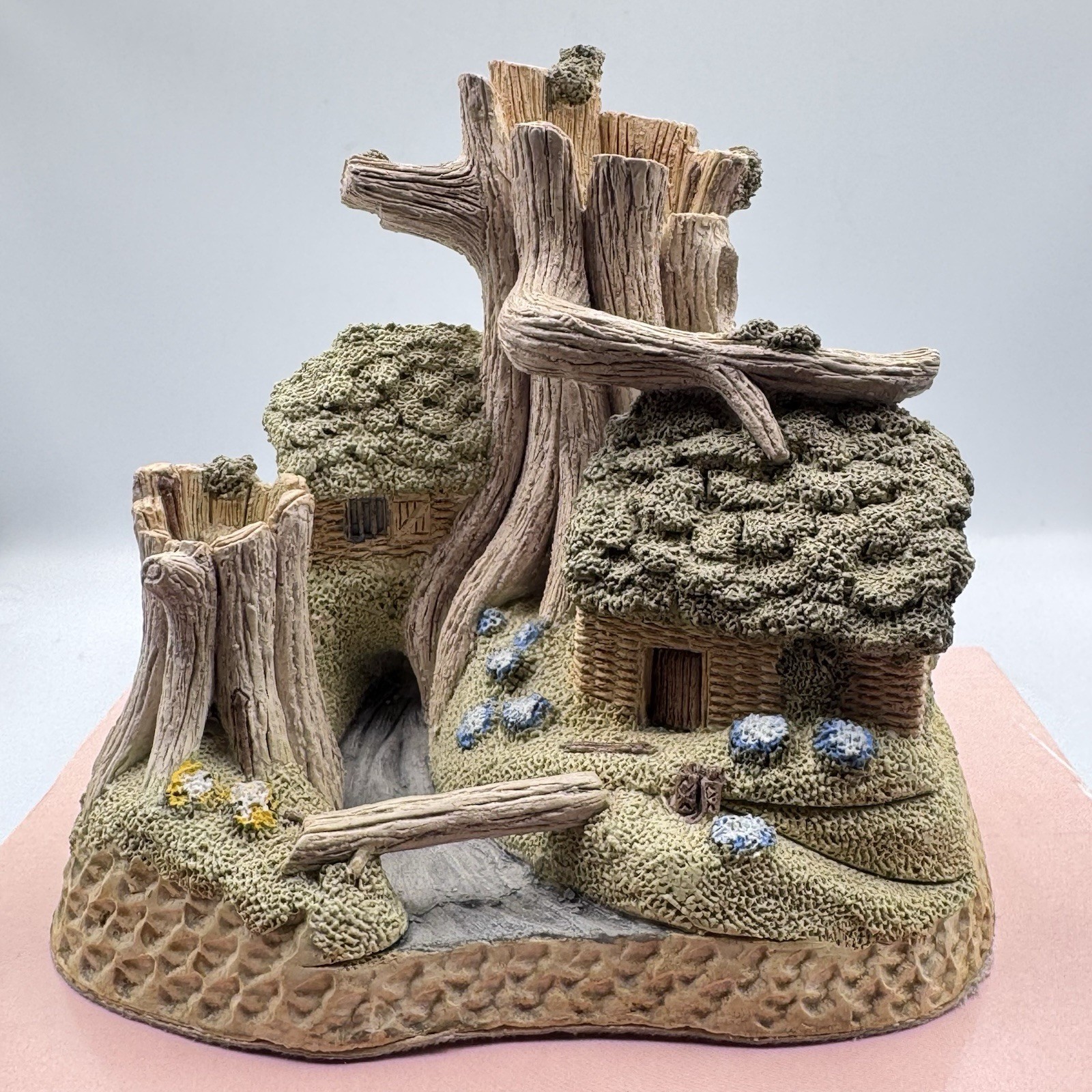 David Winter Cottages Robin Hood’s Hideaway 1987 Collector’s Peace #1 Guild