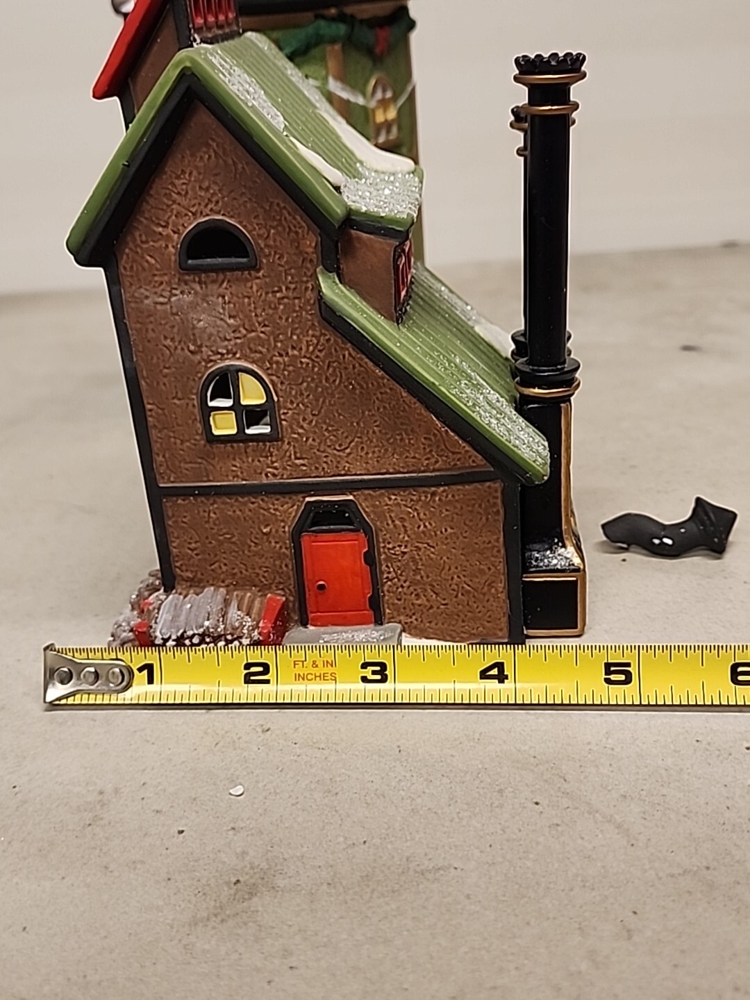Department 56 Elfin Forge and Assembly Shop North Pole Series 56384 MS1