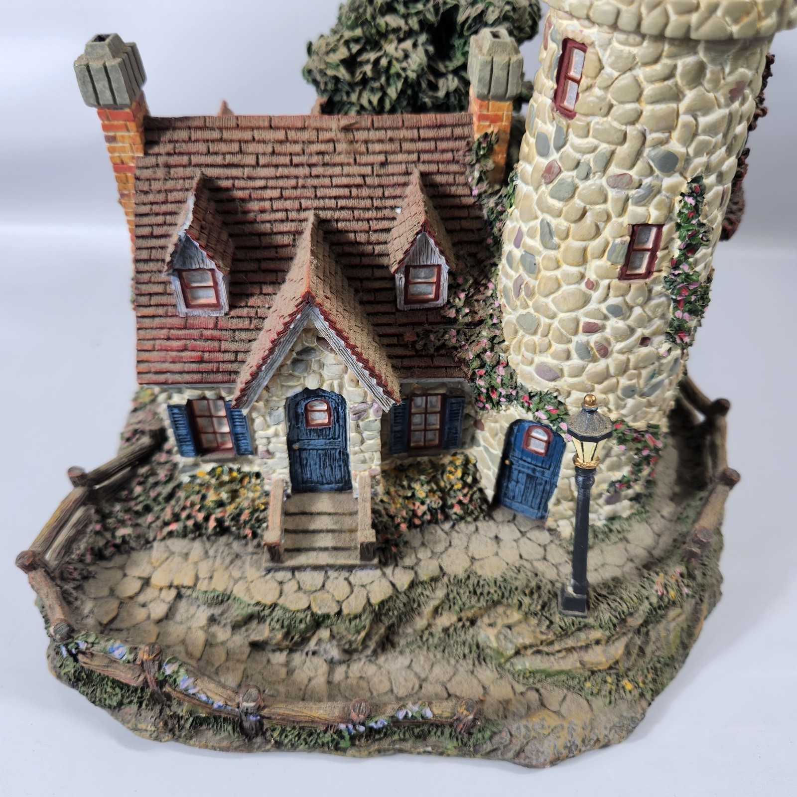 Hawthorne Village Thomas Kinkade Seaside Village Guiding Point Lighthouse Light