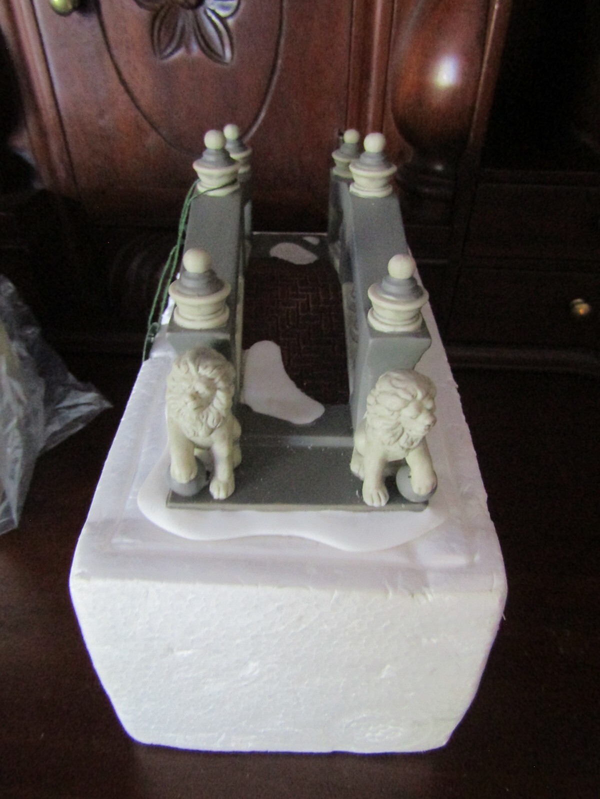 Department 56 The Heritage Village Collection Porcelain”Lionhead Bridge” #5864-5