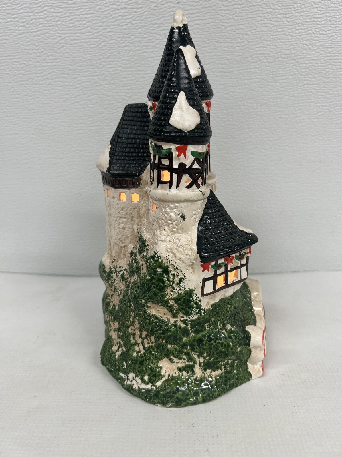 Brinn’s Ceramic Village Collection “Santa’s Castle” Nite Lite Tested Good 1987