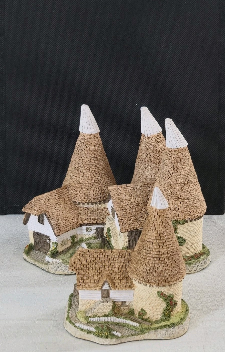 David Winter “Triple Oast” 1981 & Single Oast 1981 Regions Collection