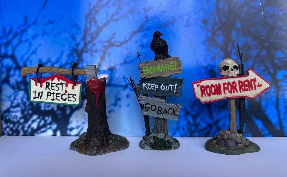 DEPT 56 Halloween Village HAUNTED SIGNS Set of 3! Scary, Spooky, Creepy