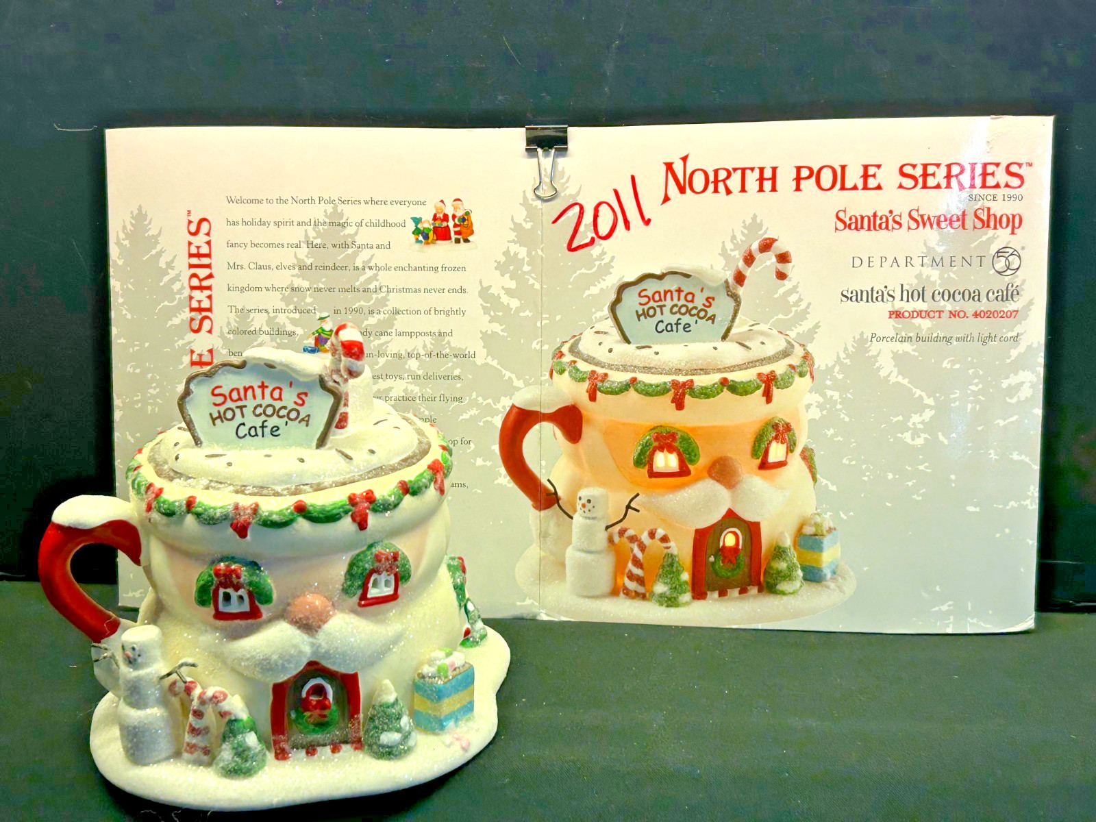 🎅 Dept 56 #4020207 Santa’s Hot Cocoa Café” North Pole Series Sweet Shop