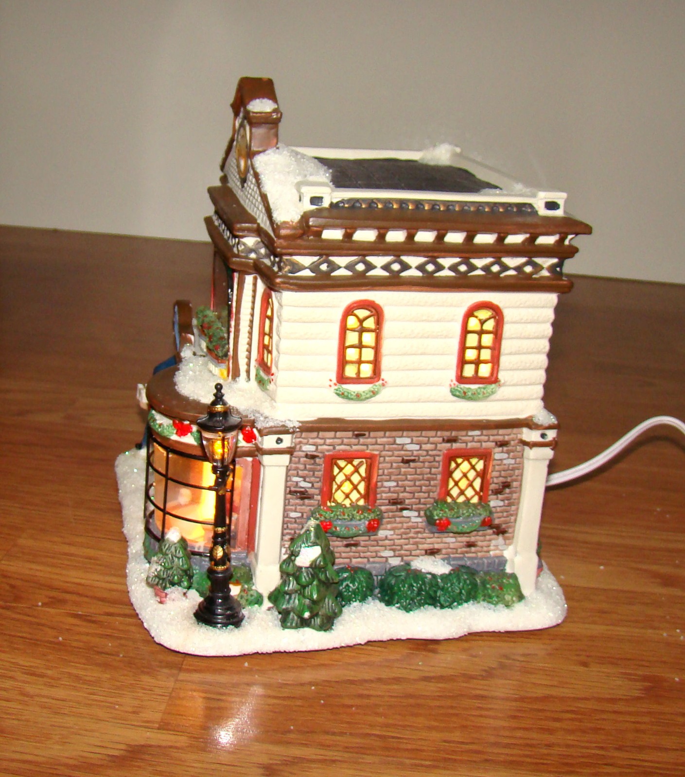 2005 St. Nicholas Square Village KRINGLE’S COFFEE SHOP & CAFE, Lighted
