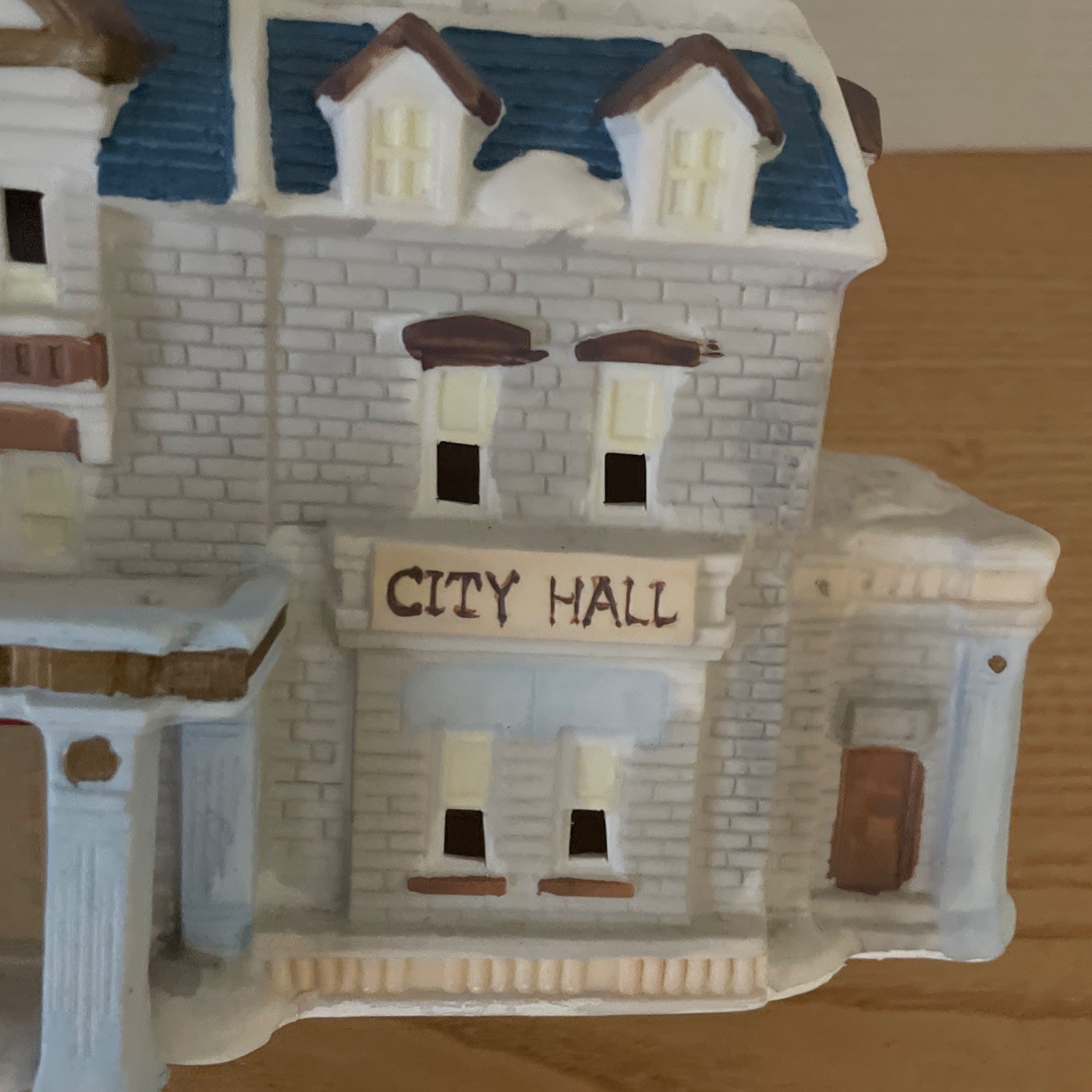 Vtg Lemax City Hall Lighted Christmas Village House Hand-Painted Caldor Taiwan