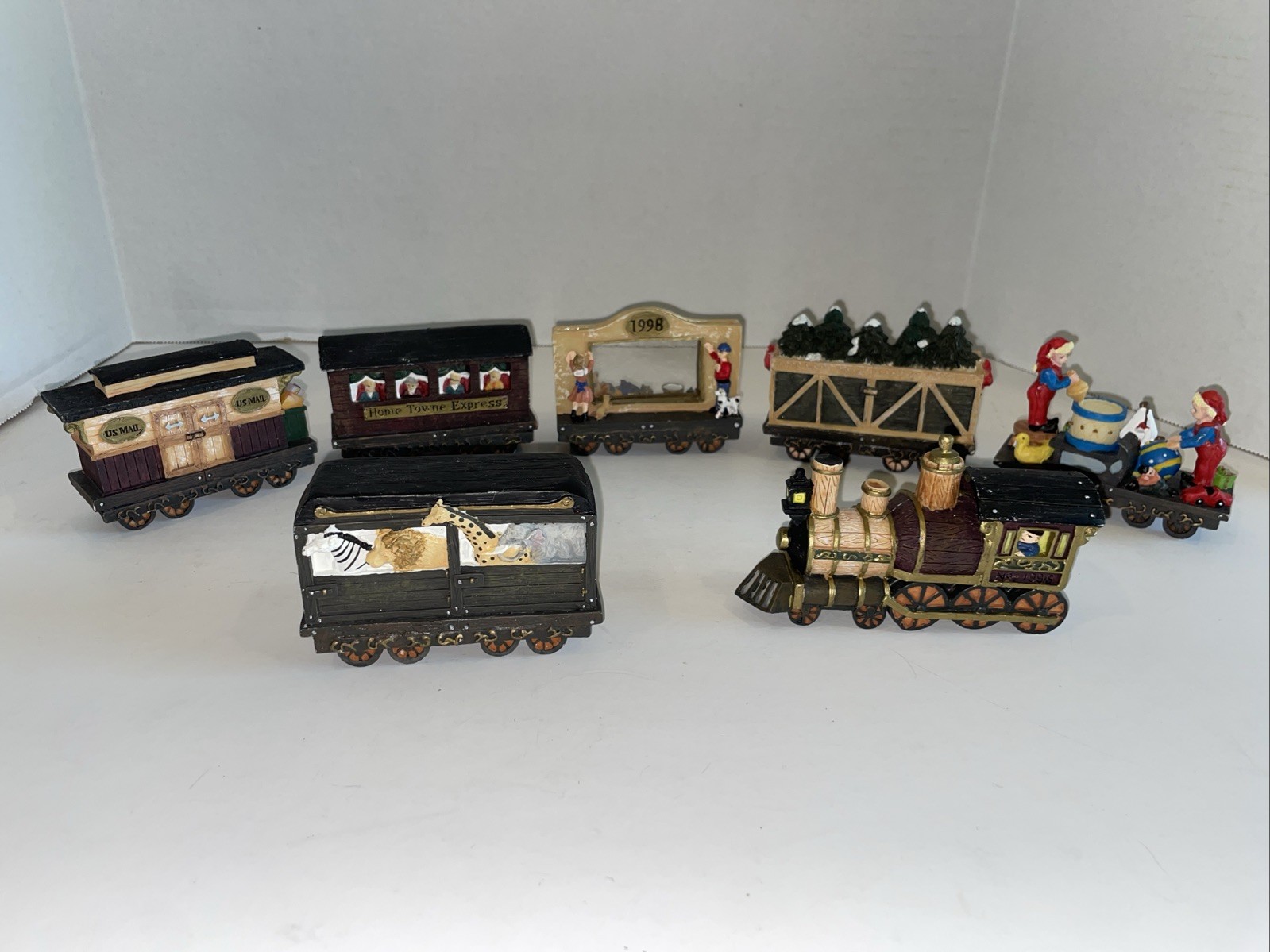 Vintage Set Of 7 1998 JC Penney Home Towne Express Train Cars Christmas Village