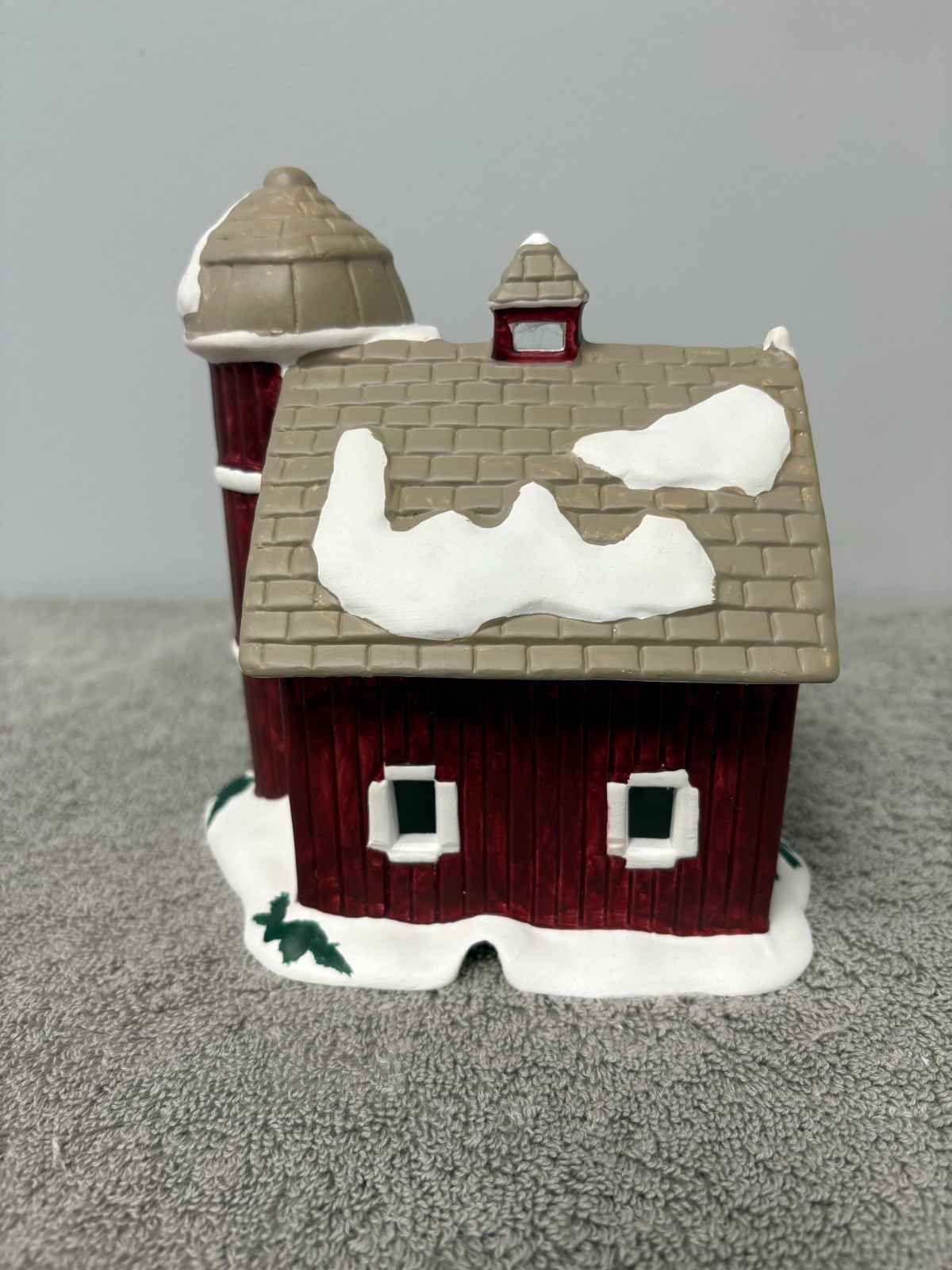 Pacific Rim Electric Ceramic Madison Barn w/box & Light Cord. #1914