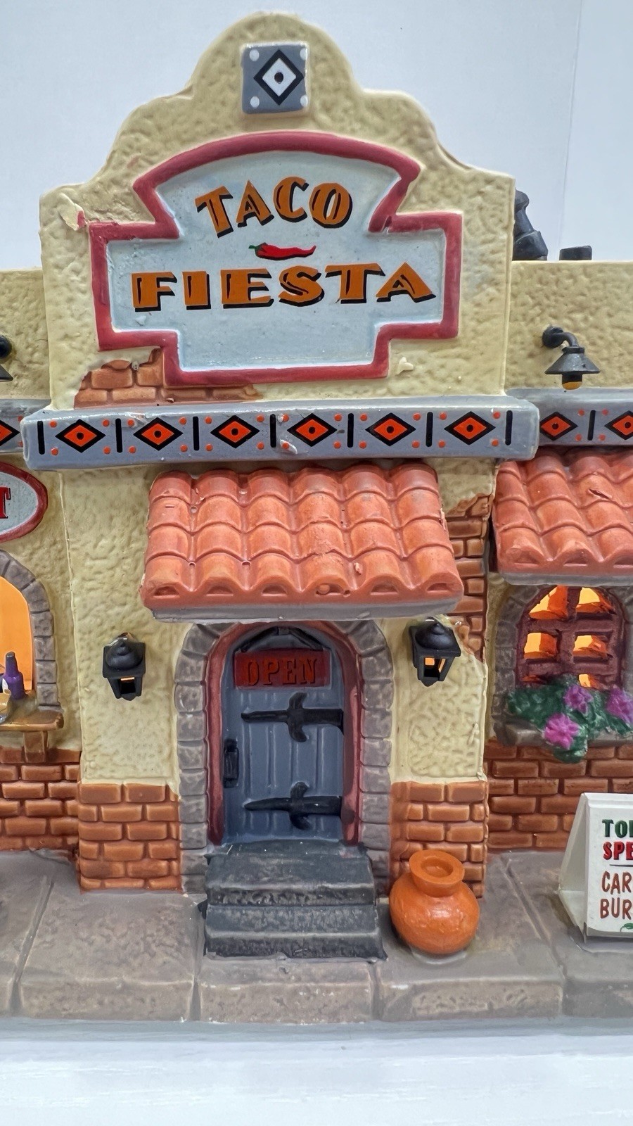Lemax Holidays And Seasons Taco Shop “Taco Fiesta” 35577 Retired RARE And NEW !