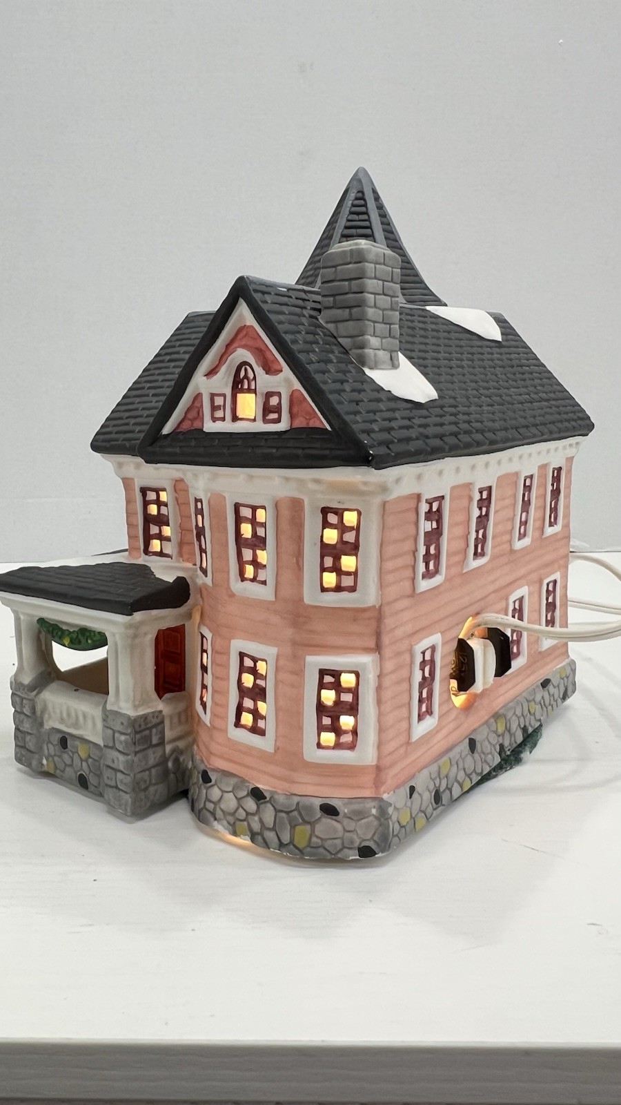 Heartland Valley Village “ Pink Victorian” Lighted House 1998 Excellent W/Box
