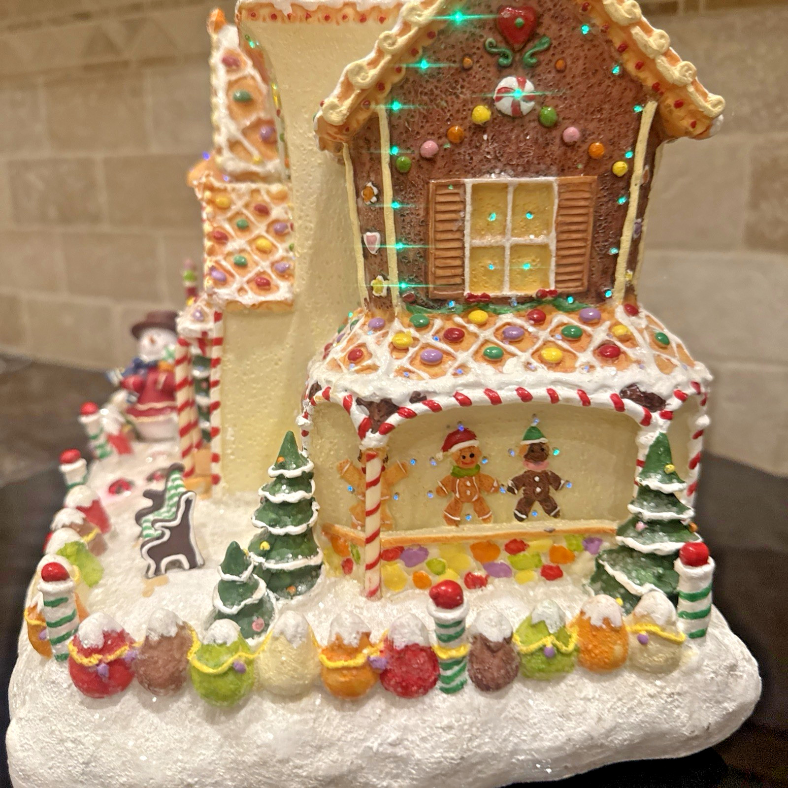 2005 Holiday Collection 10” Fiber Optic Lighted Gingerbread House AA Battery