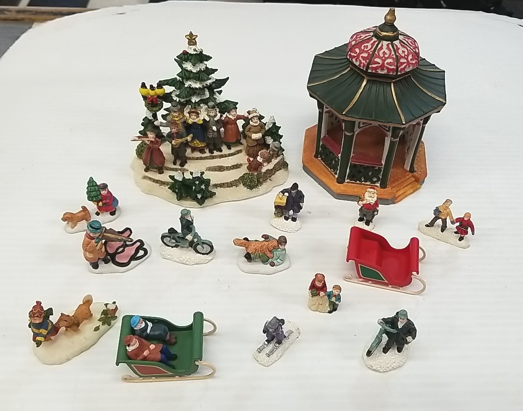 Lemax Christmas Memories Victorian Gazebo & 14 Accessories (box 20)