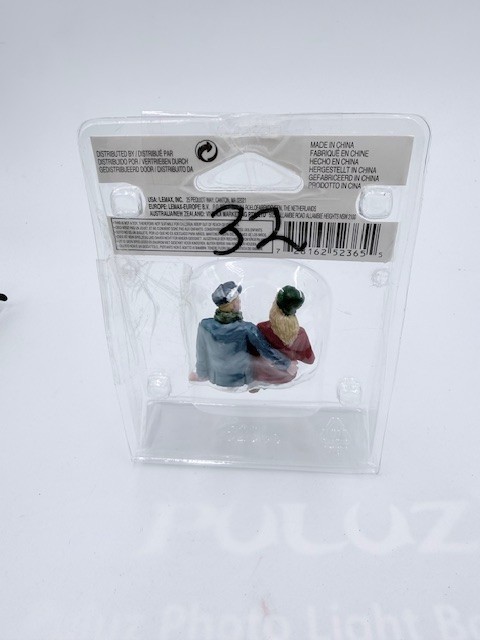 Lemax 2015 Chatting Together #52365 Winter Couple Seated Christmas