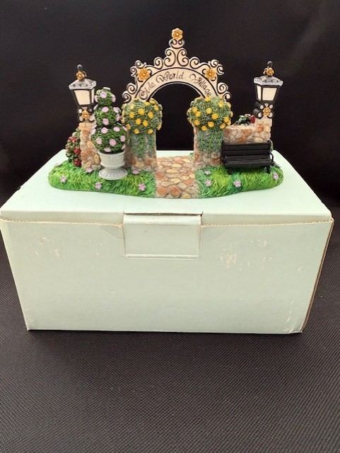PartyLite Arbor Gateway Old World Village P7322HC – RETIRED – NIB