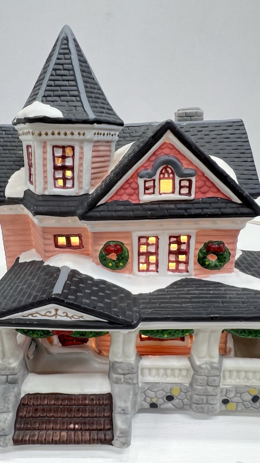 Heartland Valley Village “ Pink Victorian” Lighted House 1998 Excellent W/Box