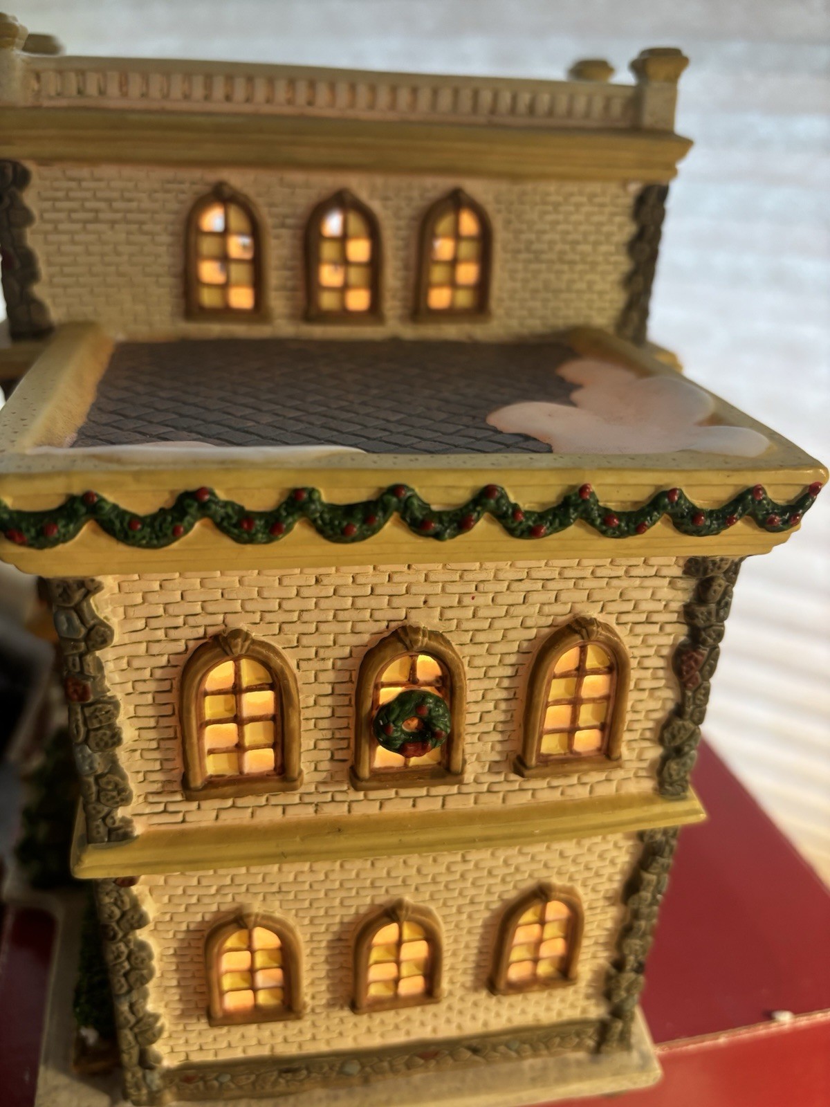St Nicholas Square Village Collection “High School” Lighted Building EUC