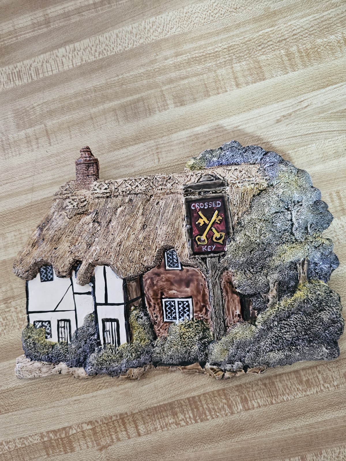 Lilliput Lane Crossed Keys 3D Wall Plaque Plaquette British Cottage Excellent